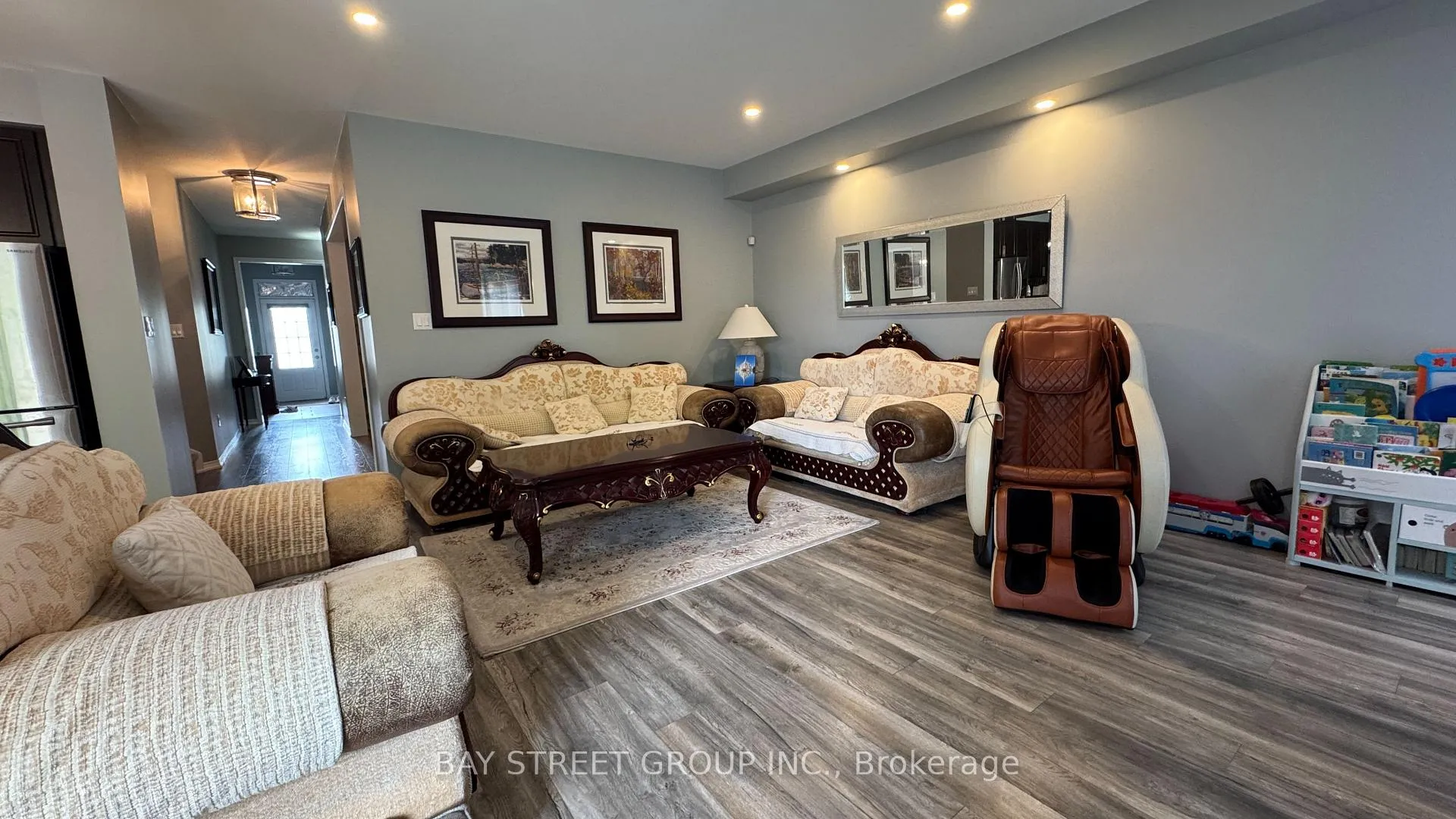 Photo 7 of 7889 Buckeye Crescent, Niagara Falls, Brown — HOMEH