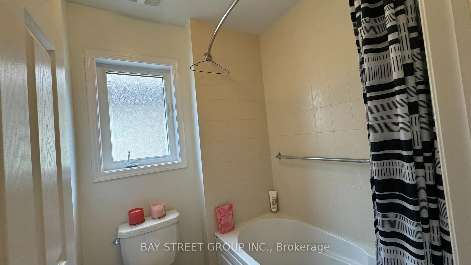 Photo 19 of 7889 Buckeye Crescent, Niagara Falls, Brown — HOMEH