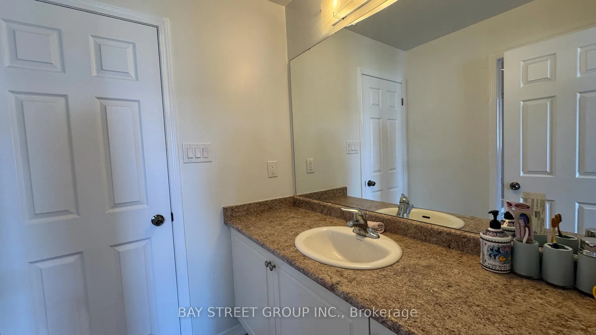 Photo 20 of 7889 Buckeye Crescent, Niagara Falls, Brown — HOMEH