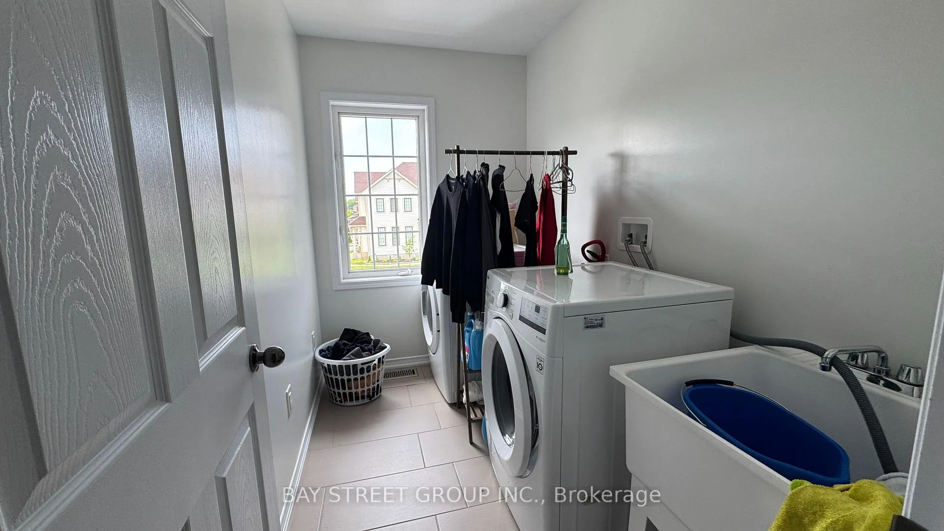 Photo 21 of 7889 Buckeye Crescent, Niagara Falls, Brown — HOMEH