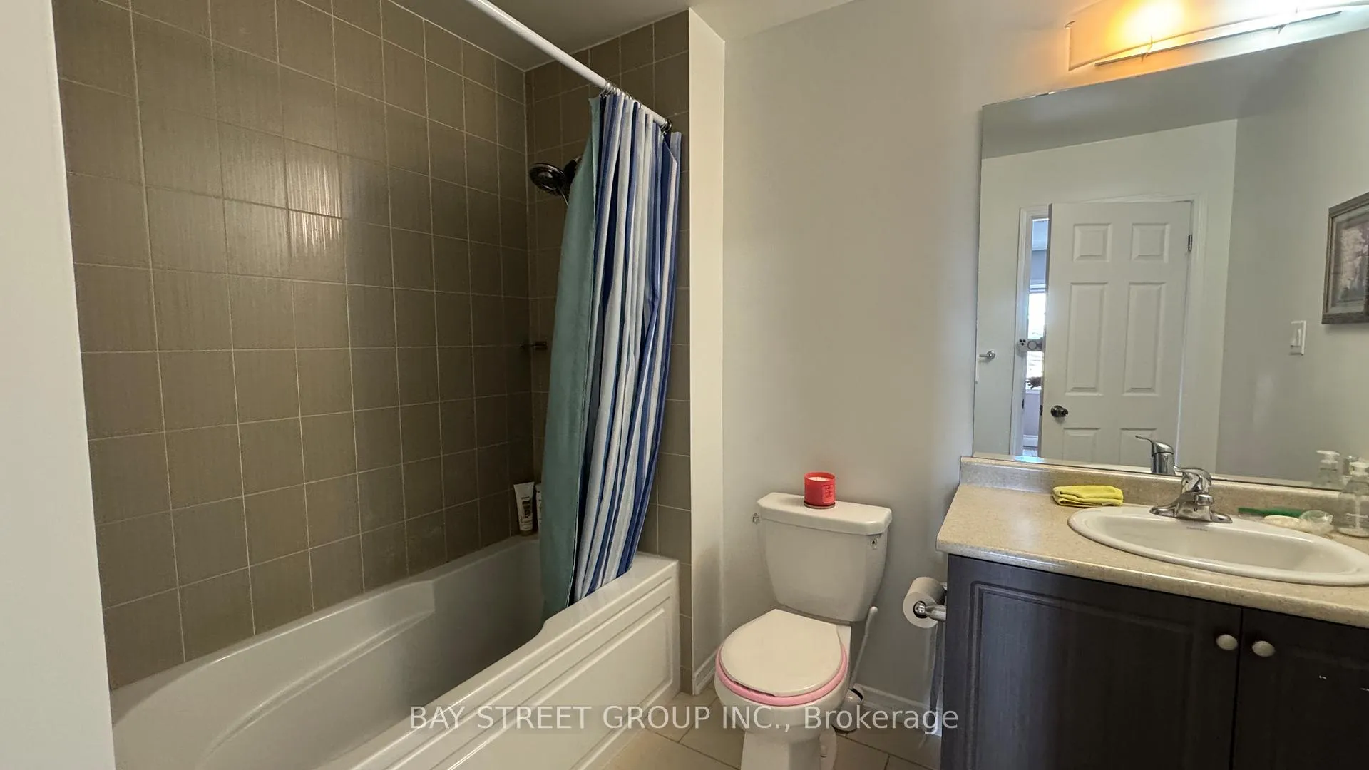 Photo 23 of 7889 Buckeye Crescent, Niagara Falls, Brown — HOMEH
