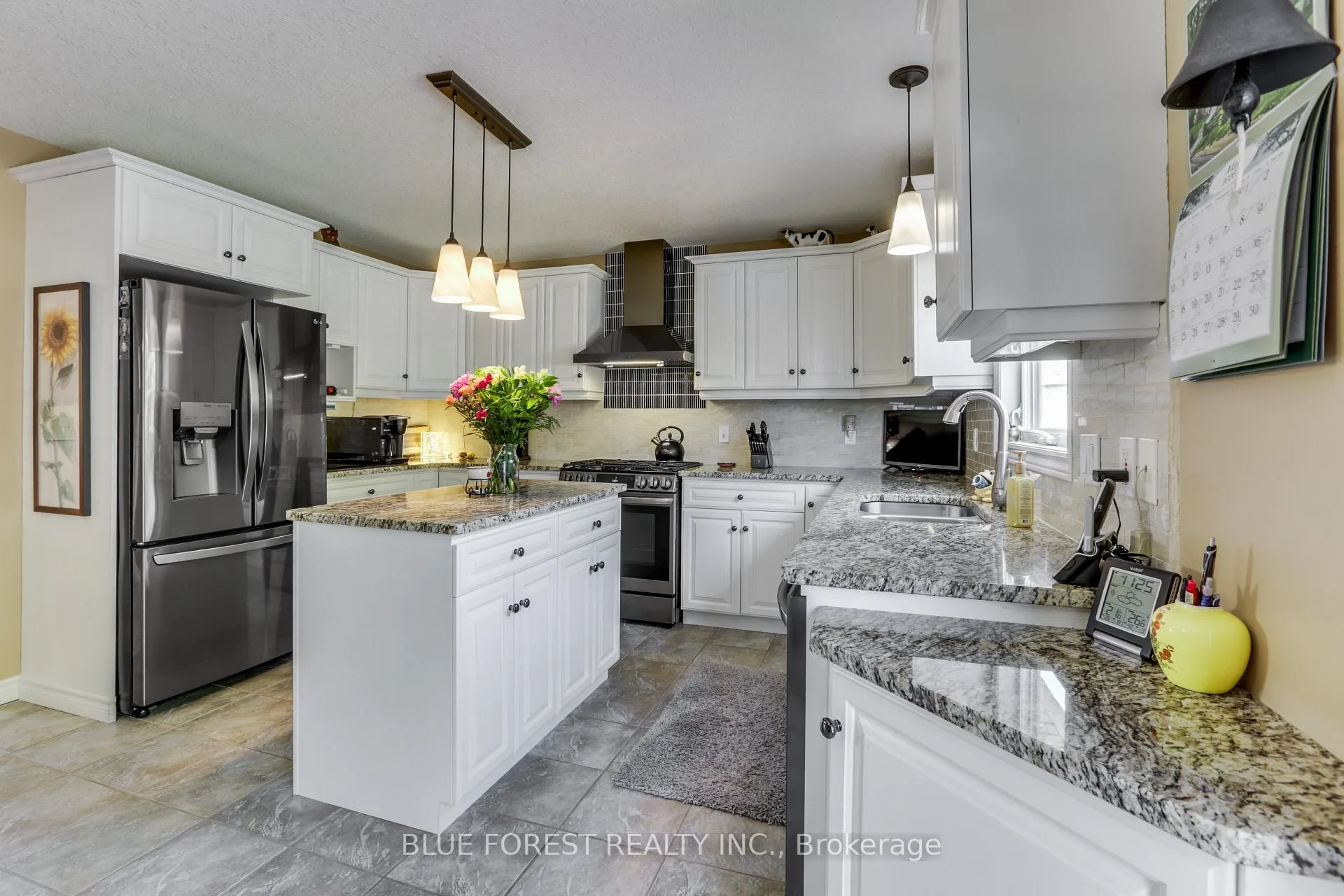 Photo 8 of 116 Woodvale Drive, Thames Centre, Dorchester — HOMEH