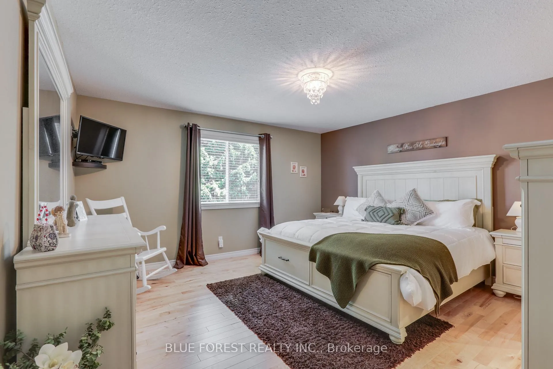 Photo 16 of 116 Woodvale Drive, Thames Centre, Dorchester — HOMEH