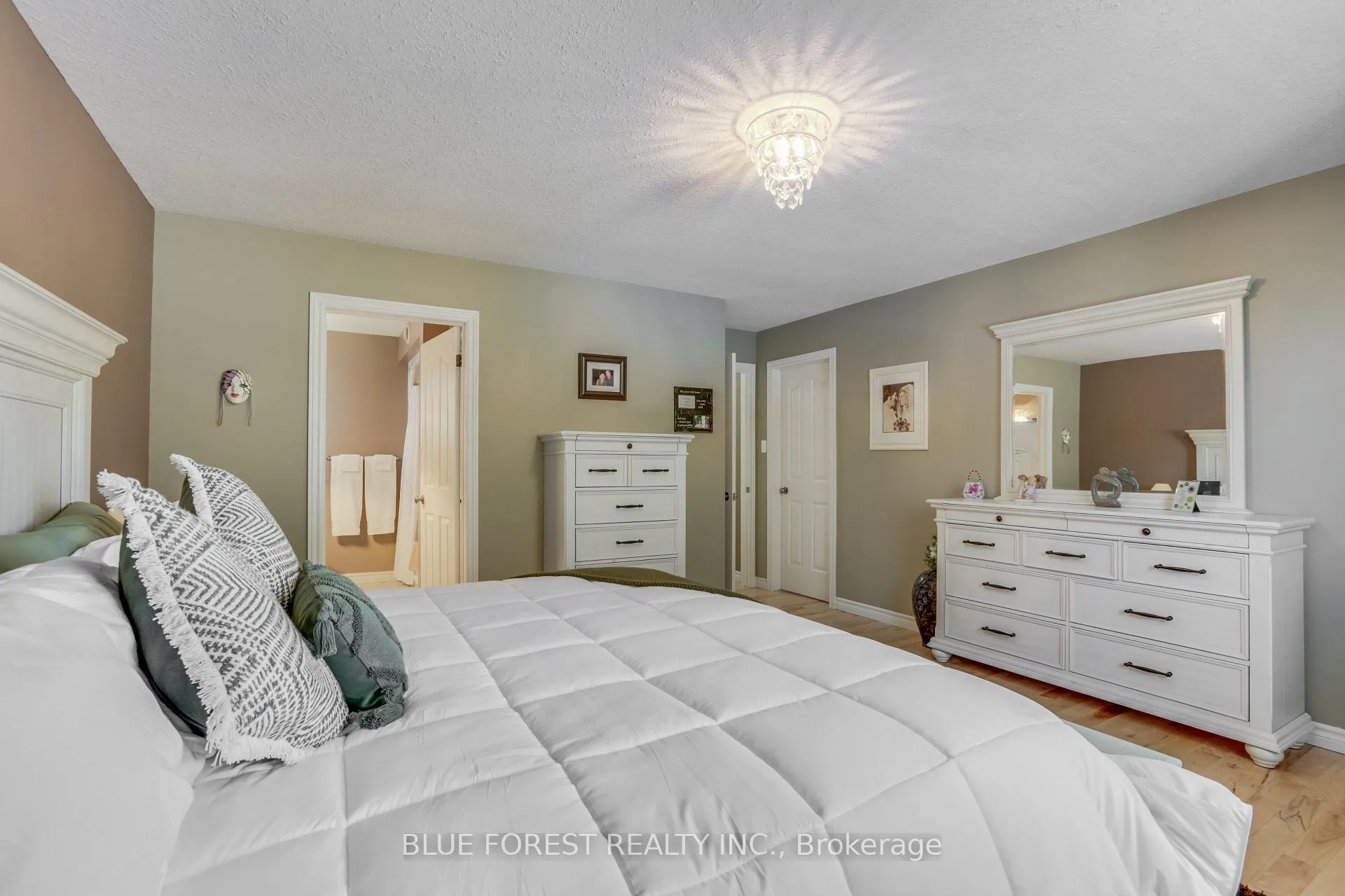 Photo 17 of 116 Woodvale Drive, Thames Centre, Dorchester — HOMEH