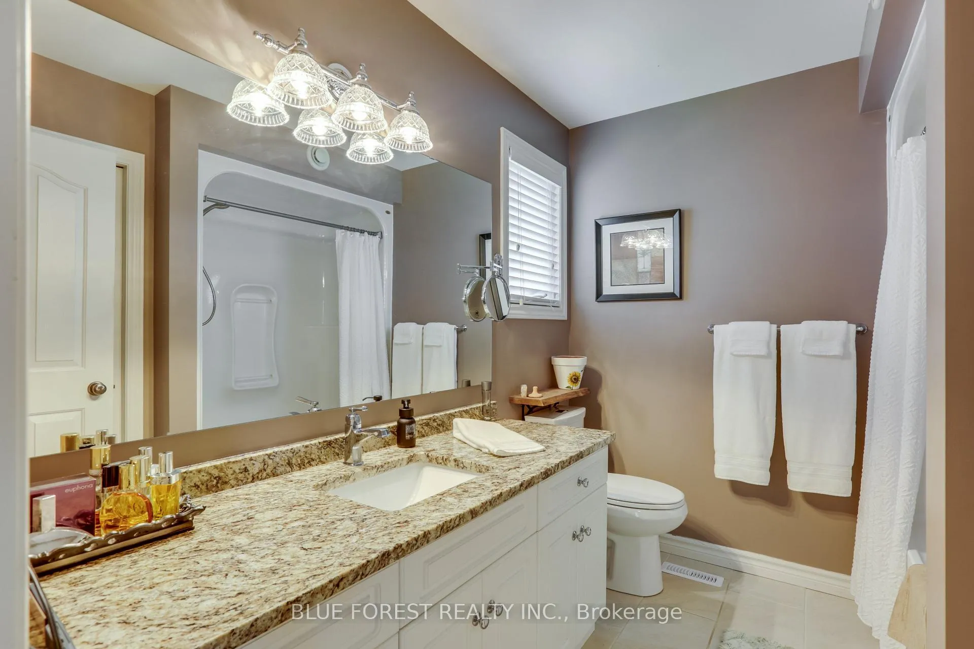 Photo 19 of 116 Woodvale Drive, Thames Centre, Dorchester — HOMEH