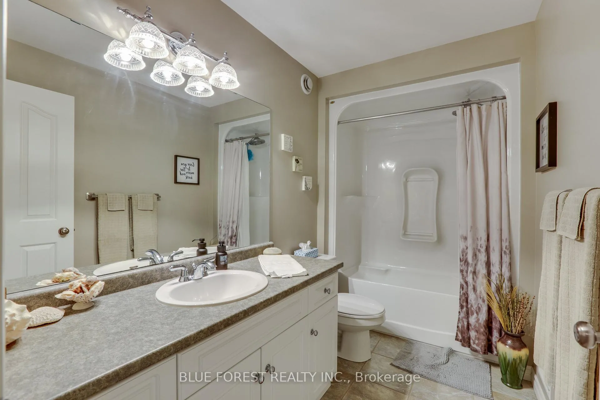 Photo 25 of 116 Woodvale Drive, Thames Centre, Dorchester — HOMEH