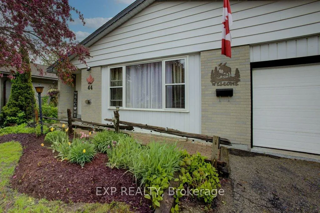 Photo 2 of 44 Madison Avenue, Orangeville — HOMEH
