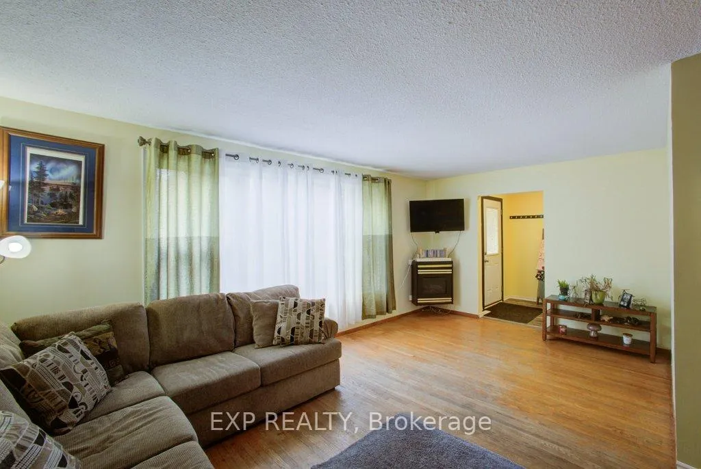 Photo 6 of 44 Madison Avenue, Orangeville — HOMEH