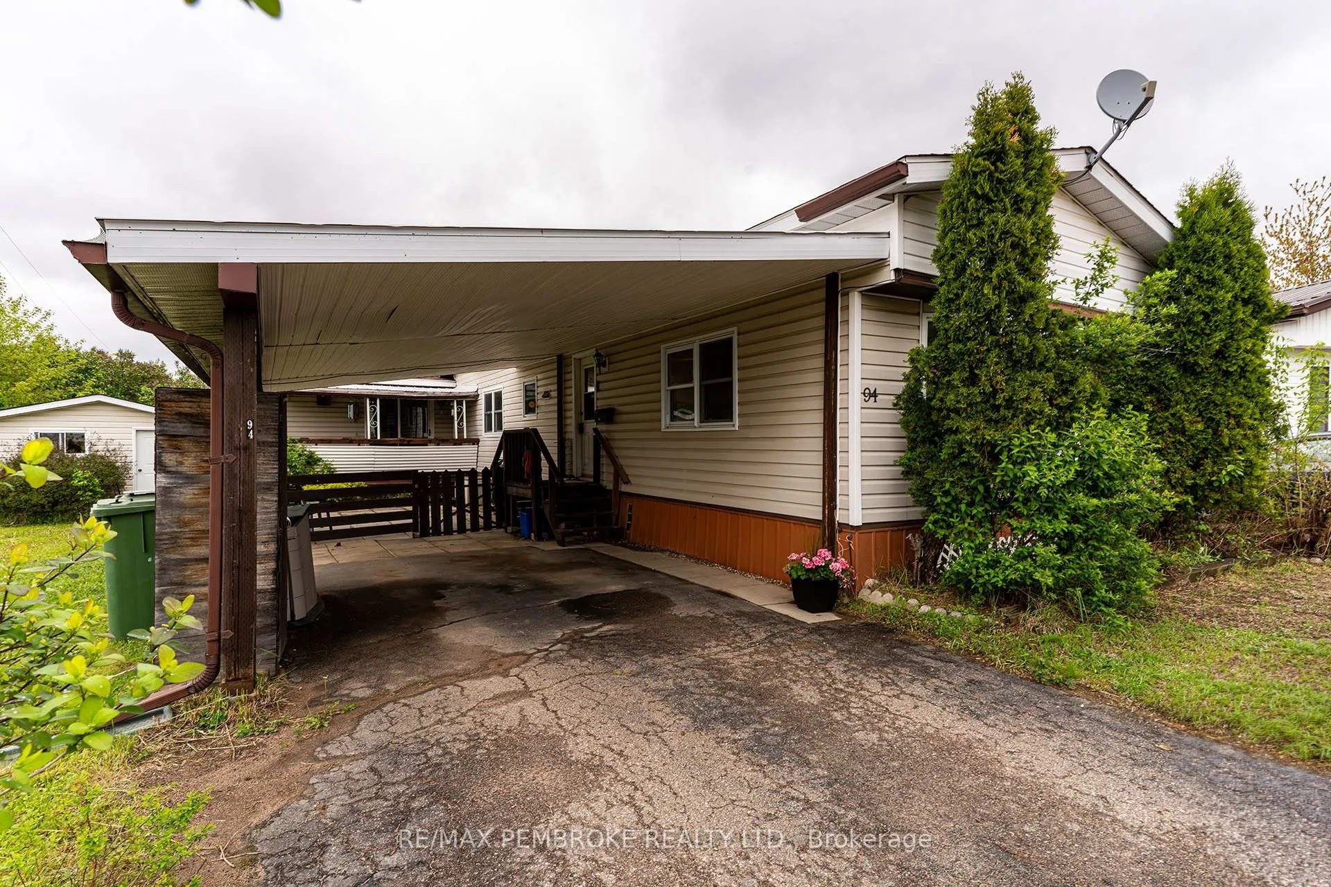 Photo 3 of 94 Pinehurst Estates, Petawawa, Petawawa — HOMEH