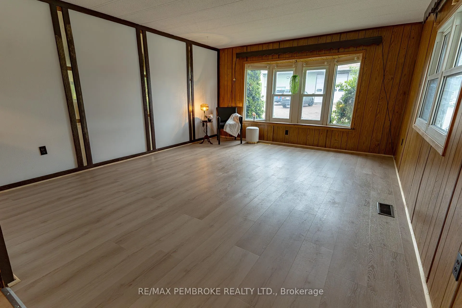 Photo 9 of 94 Pinehurst Estates, Petawawa, Petawawa — HOMEH