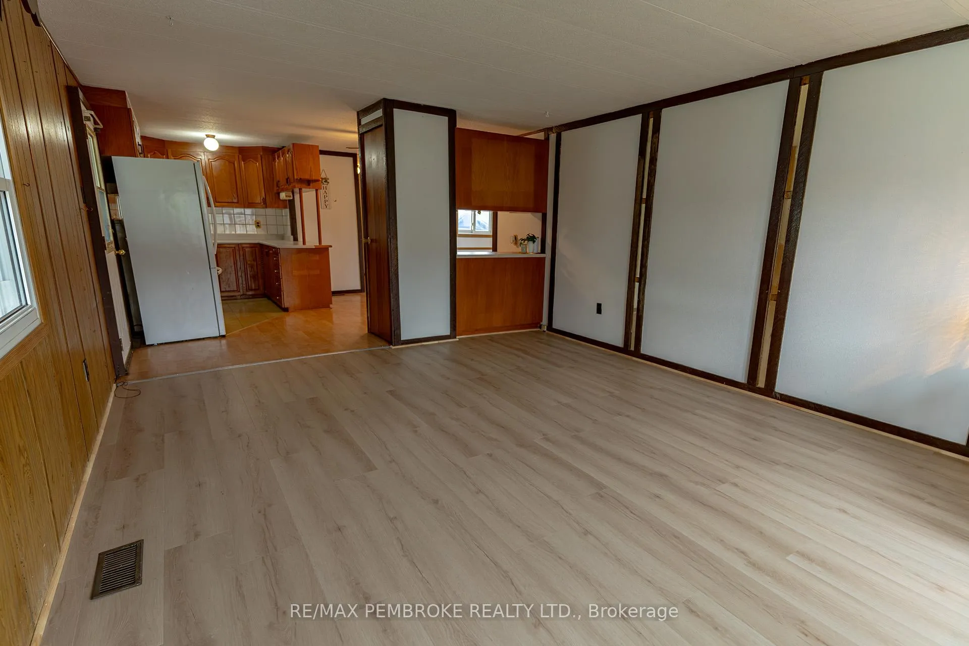 Photo 10 of 94 Pinehurst Estates, Petawawa, Petawawa — HOMEH