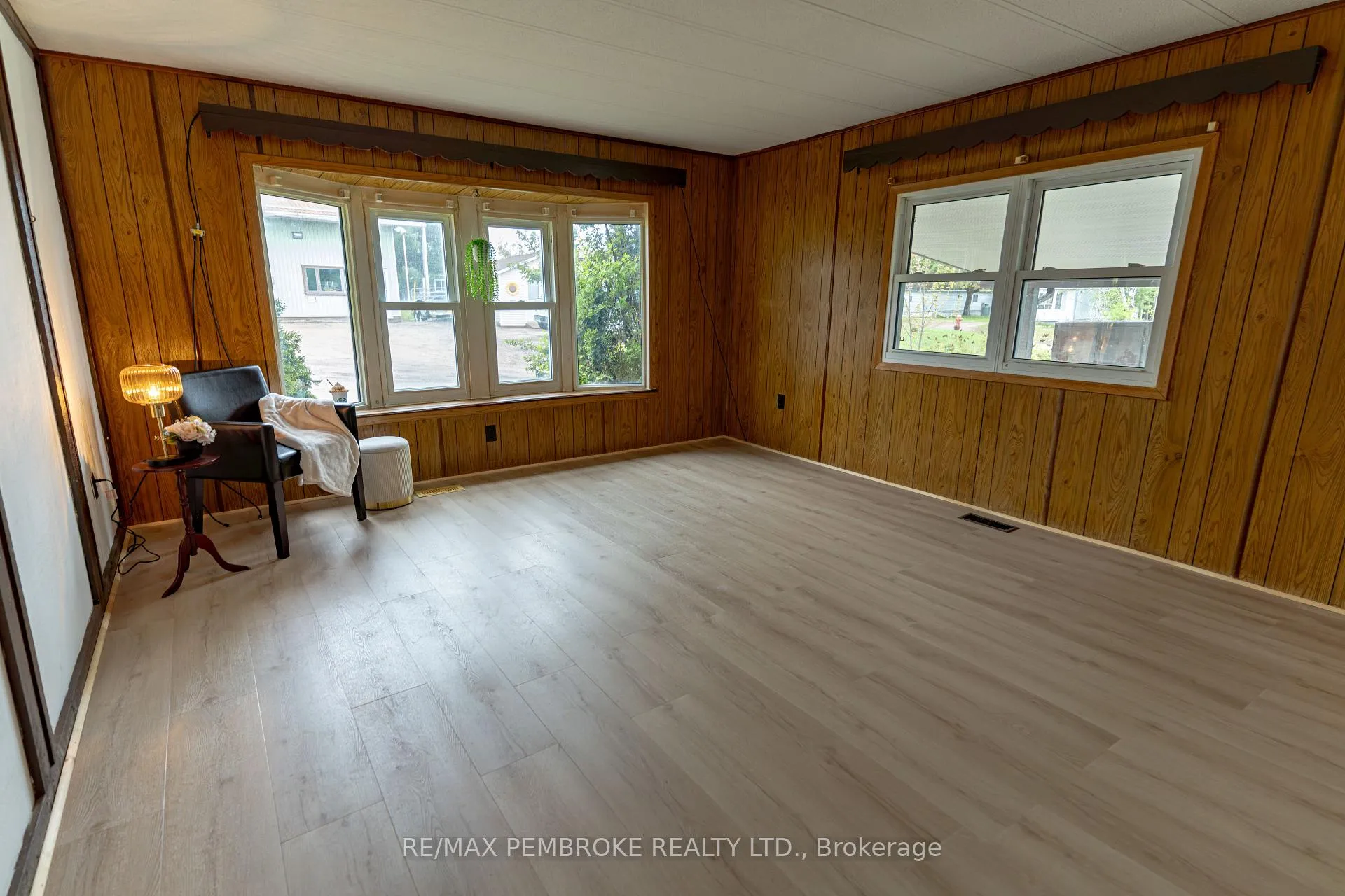 Photo 12 of 94 Pinehurst Estates, Petawawa, Petawawa — HOMEH