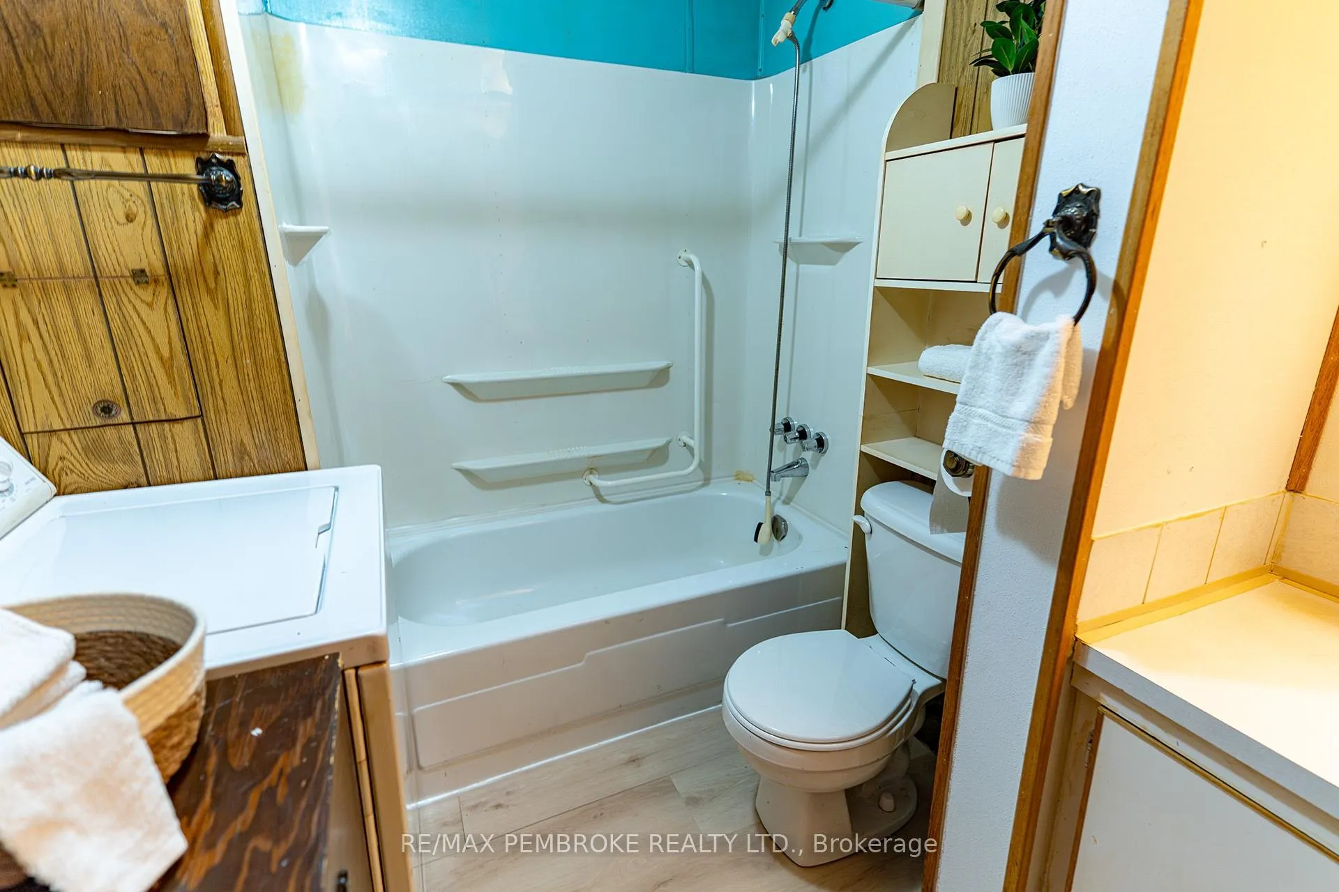 Photo 23 of 94 Pinehurst Estates, Petawawa, Petawawa — HOMEH
