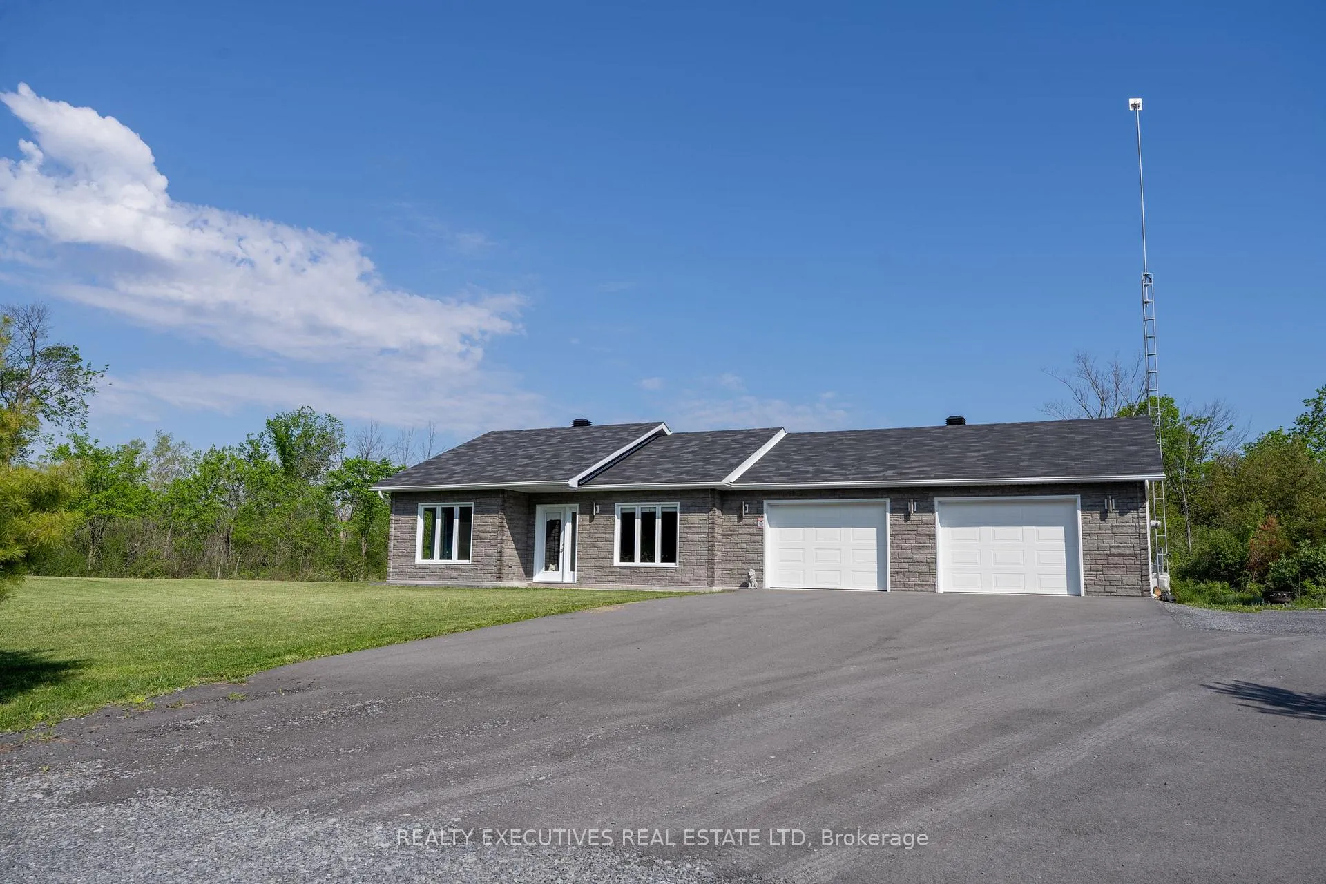 Photo 1 of 14029 Concession 7-8, North Stormont, North Stormont (Finch) Twp — HOMEH
