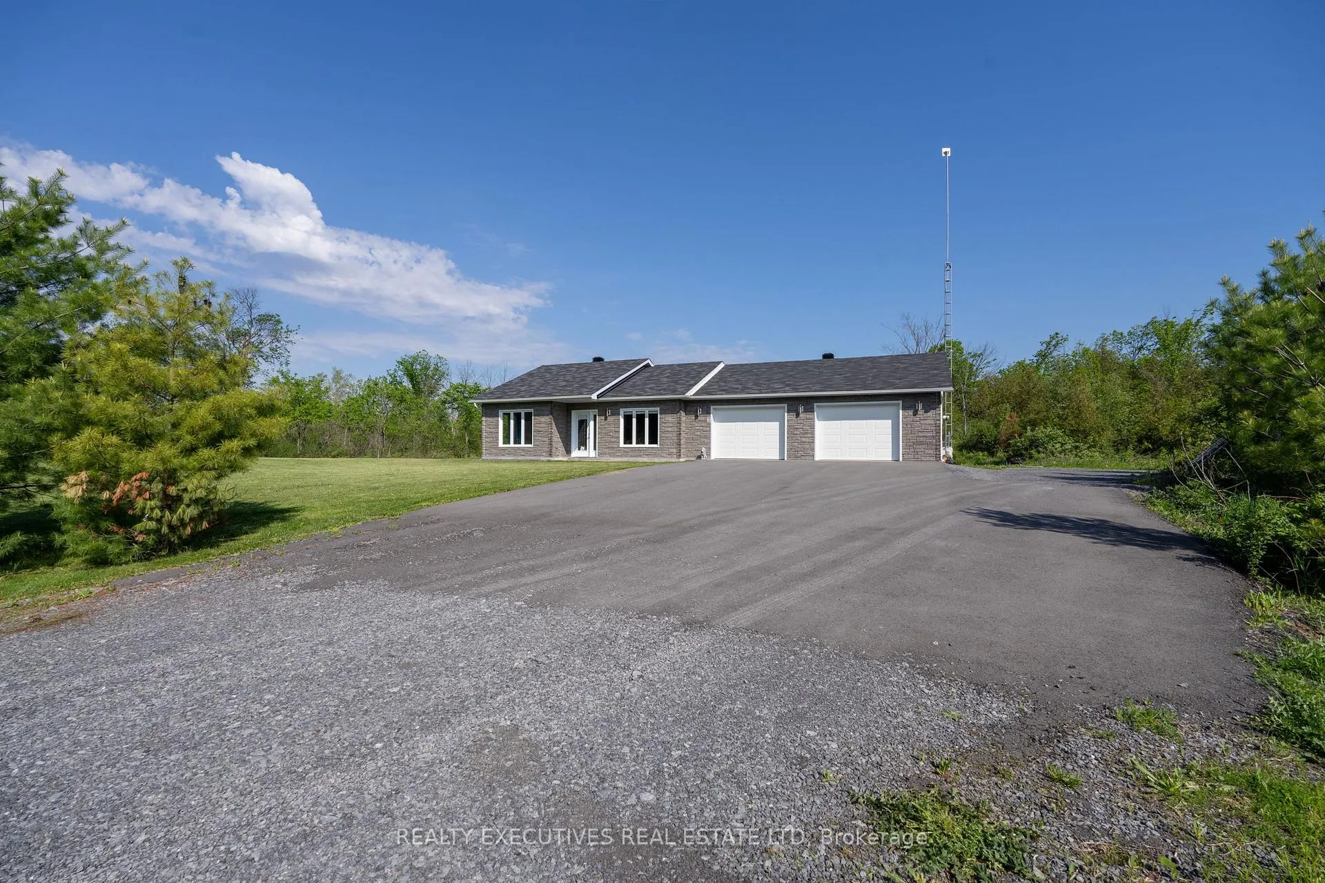 Photo 2 of 14029 Concession 7-8, North Stormont, North Stormont (Finch) Twp — HOMEH