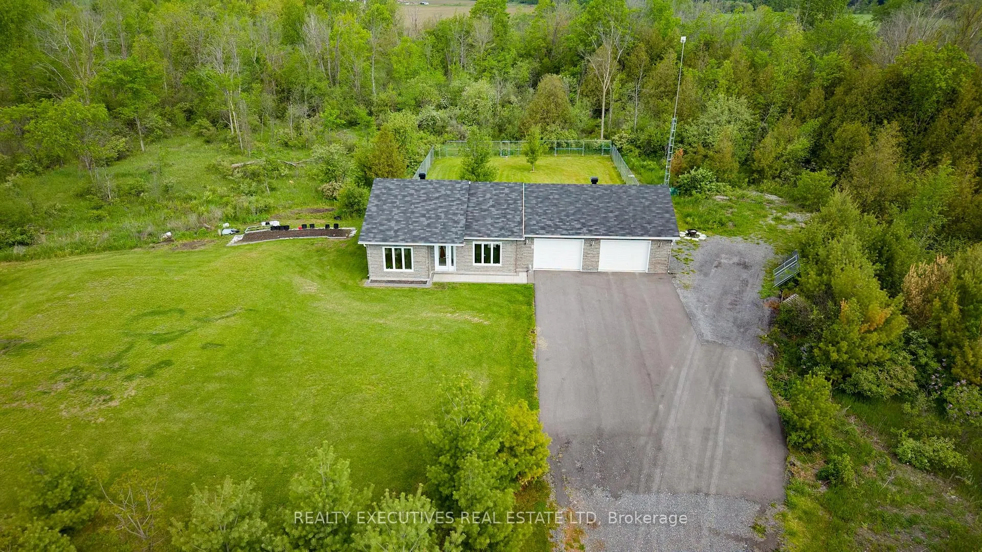 Photo 3 of 14029 Concession 7-8, North Stormont, North Stormont (Finch) Twp — HOMEH