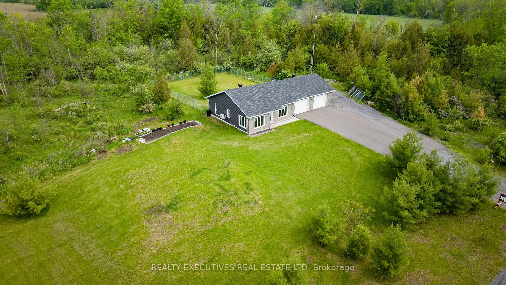 Photo 4 of 14029 Concession 7-8, North Stormont, North Stormont (Finch) Twp — HOMEH