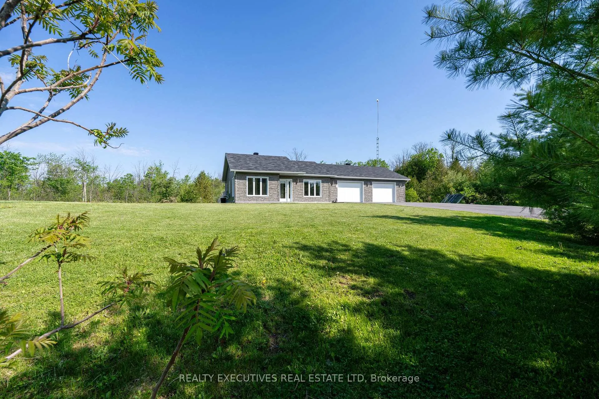 Photo 17 of 14029 Concession 7-8, North Stormont, North Stormont (Finch) Twp — HOMEH