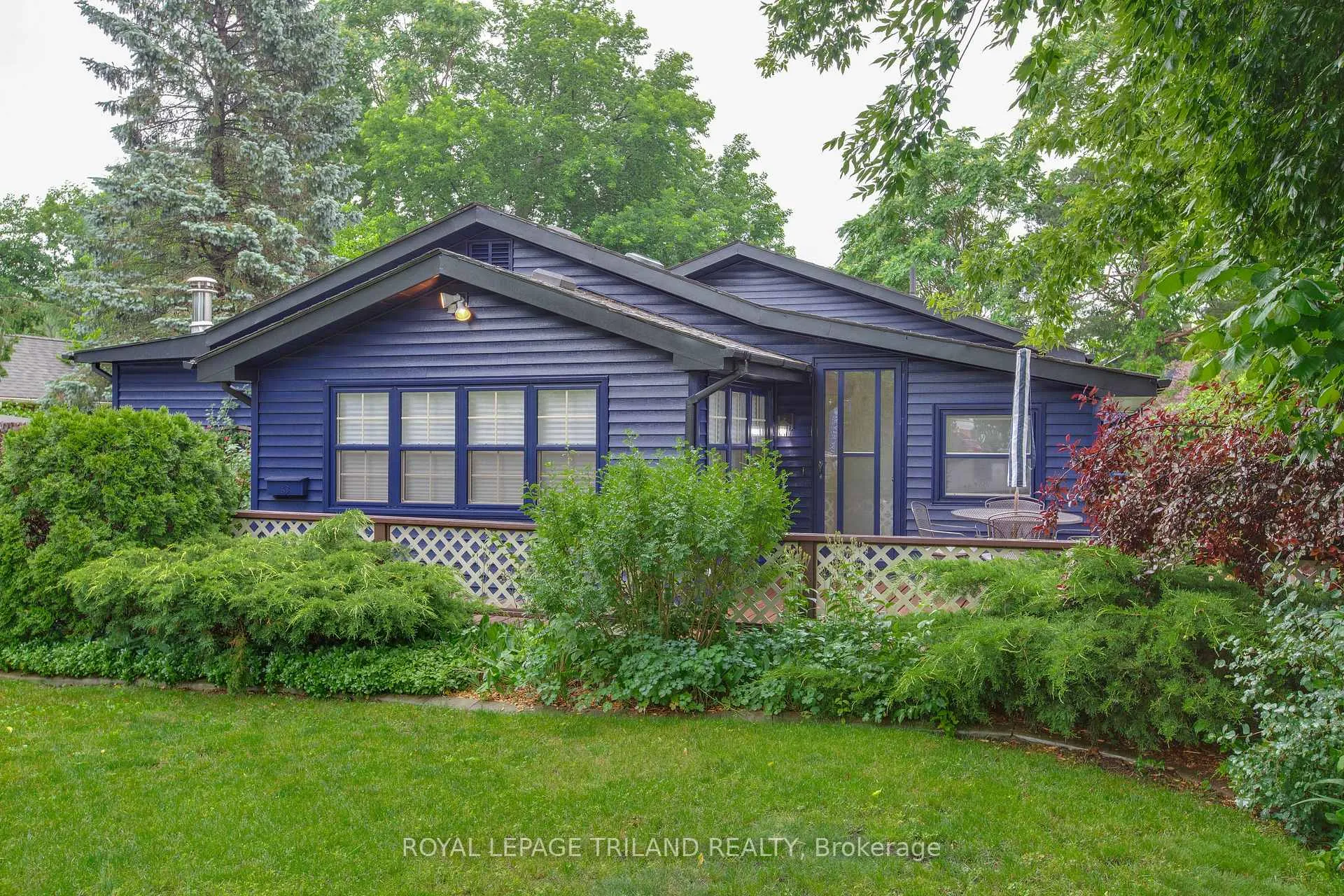 Photo 2 of 7575 Biddulph Street, Lambton Shores, Port Franks — HOMEH
