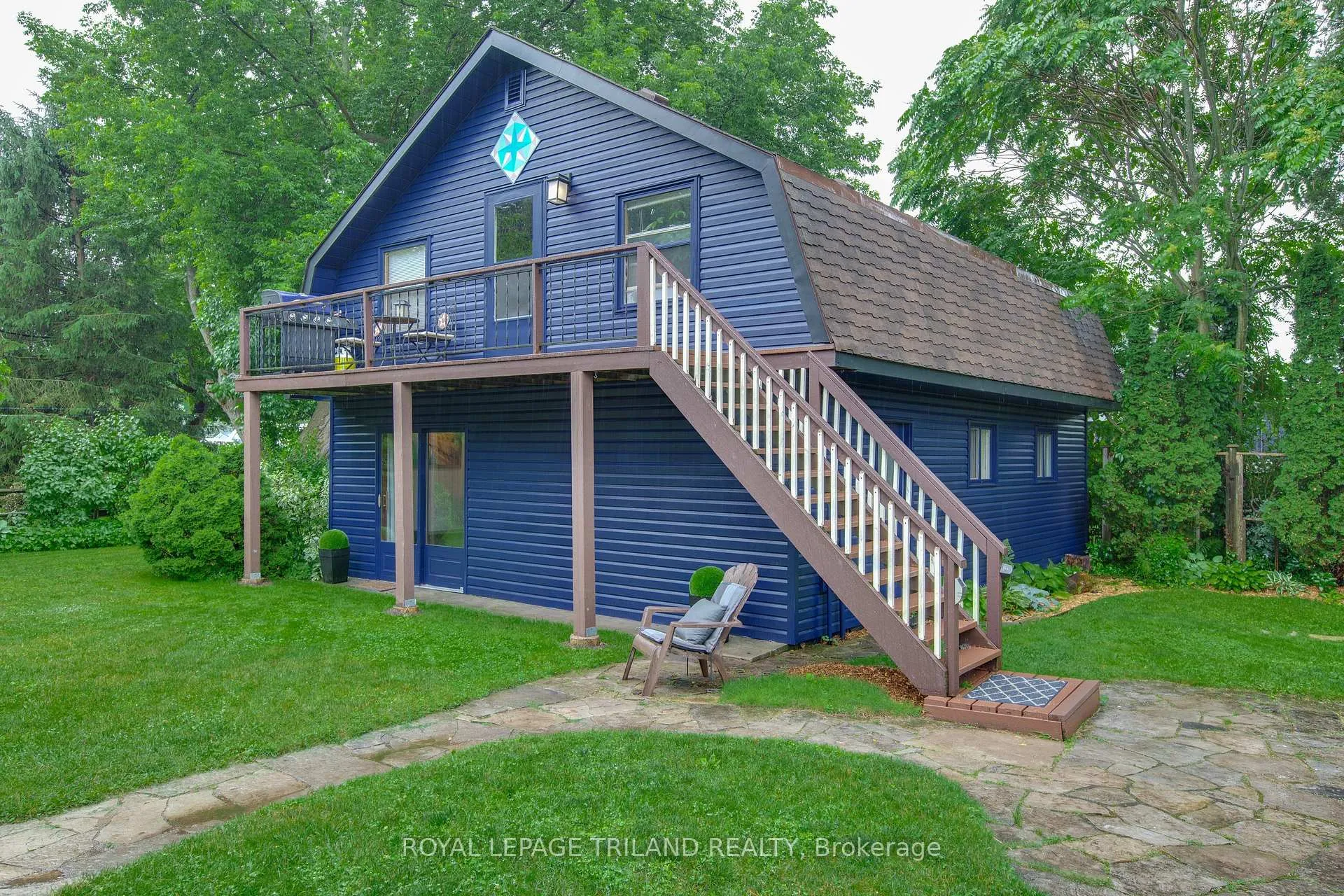 Photo 3 of 7575 Biddulph Street, Lambton Shores, Port Franks — HOMEH