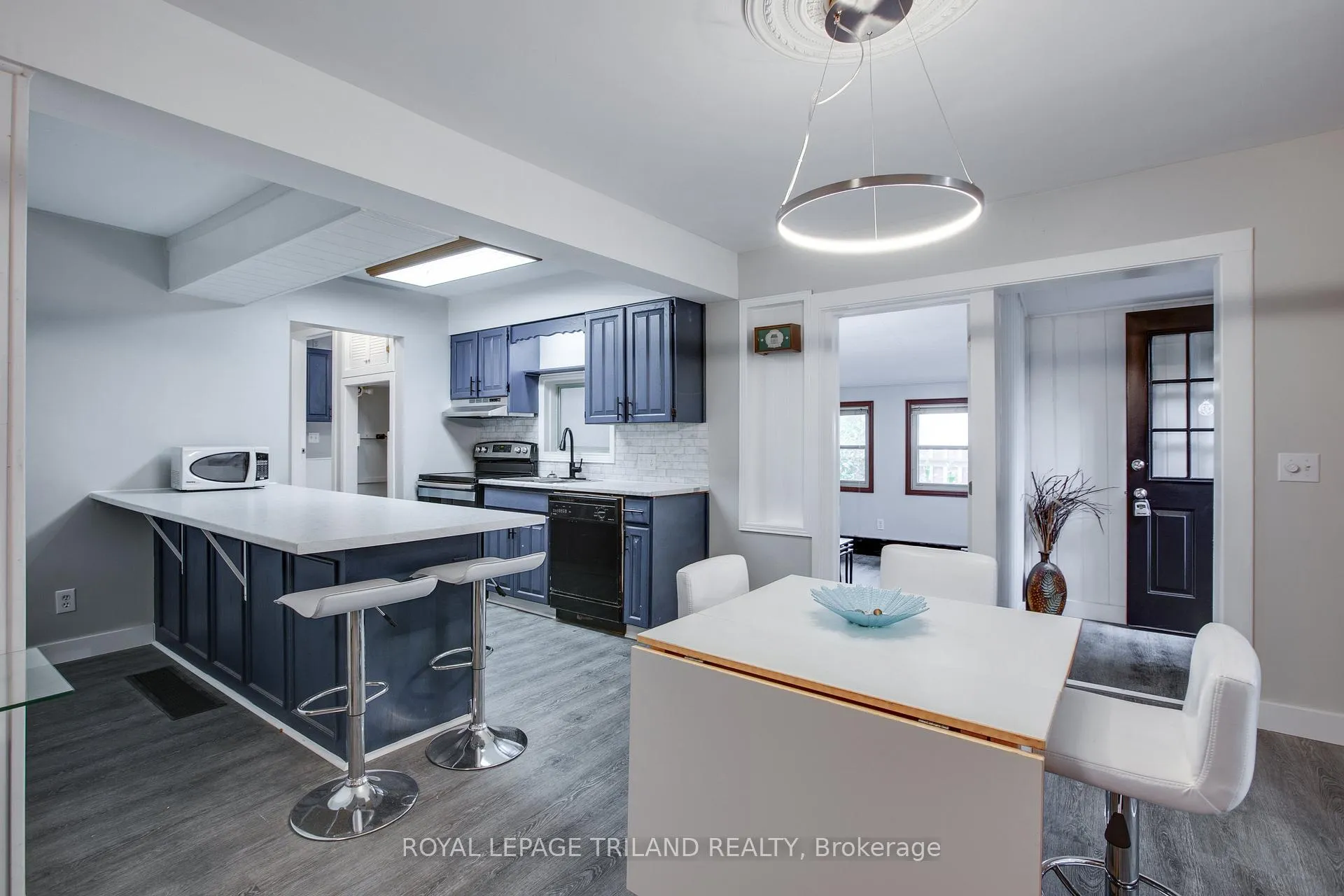 Photo 7 of 7575 Biddulph Street, Lambton Shores, Port Franks — HOMEH