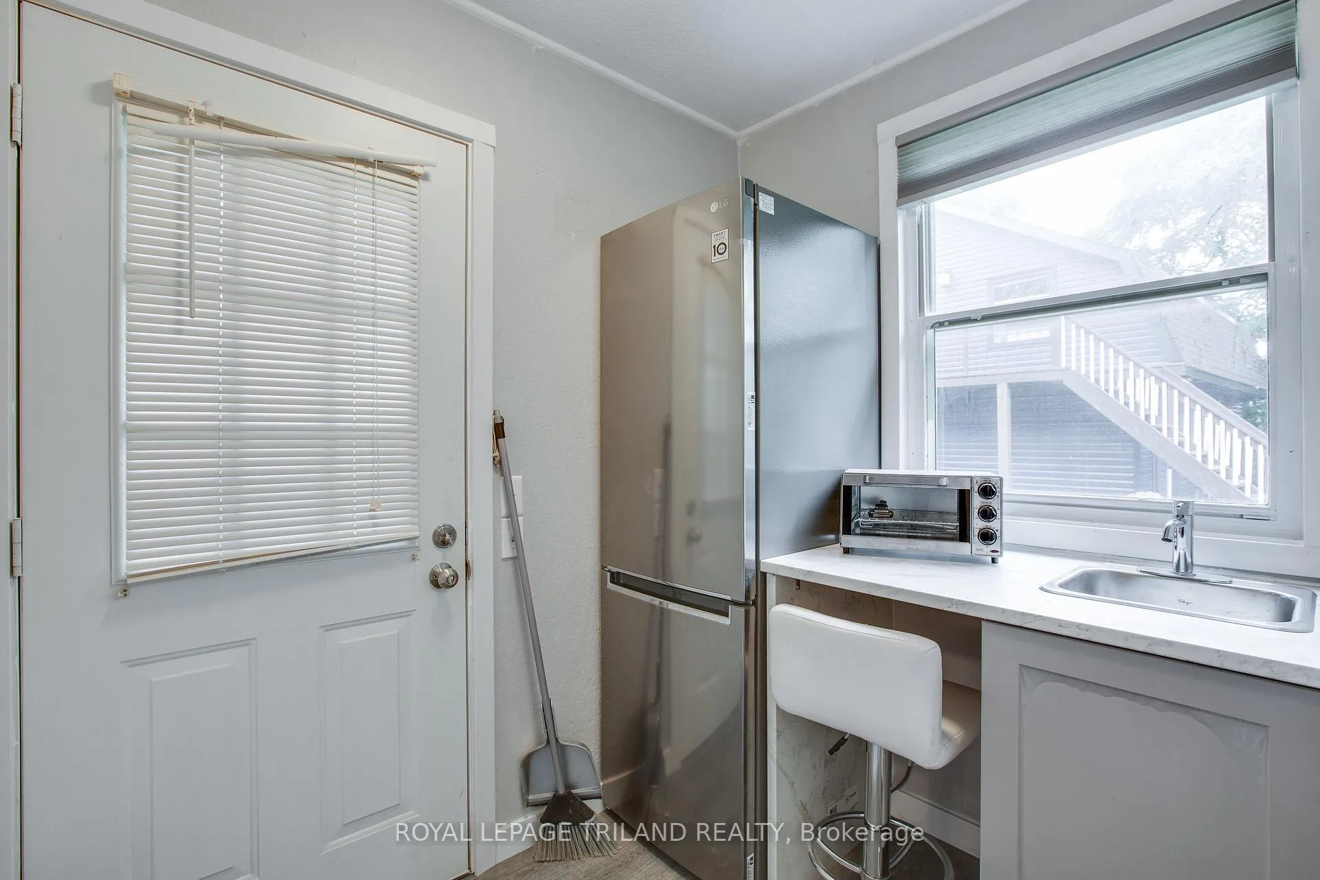 Photo 25 of 7575 Biddulph Street, Lambton Shores, Port Franks — HOMEH