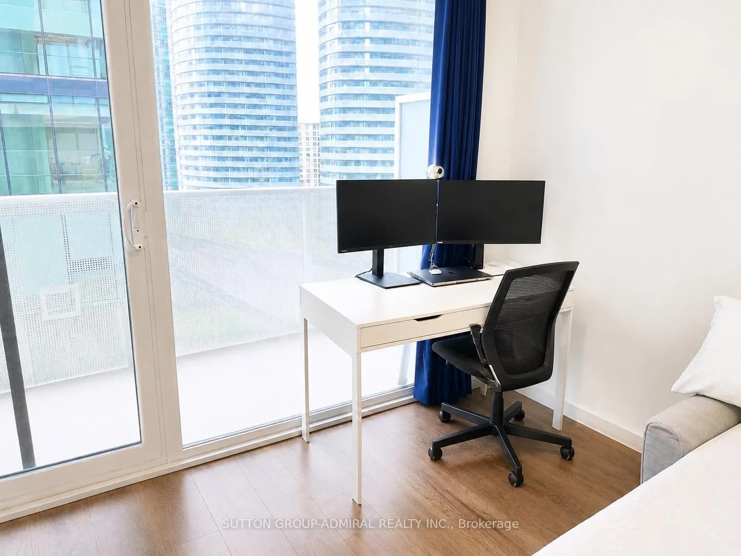 Photo 5 of Unit 1011, 100 Harbour Street, Toronto, Waterfront Communities — HOMEH