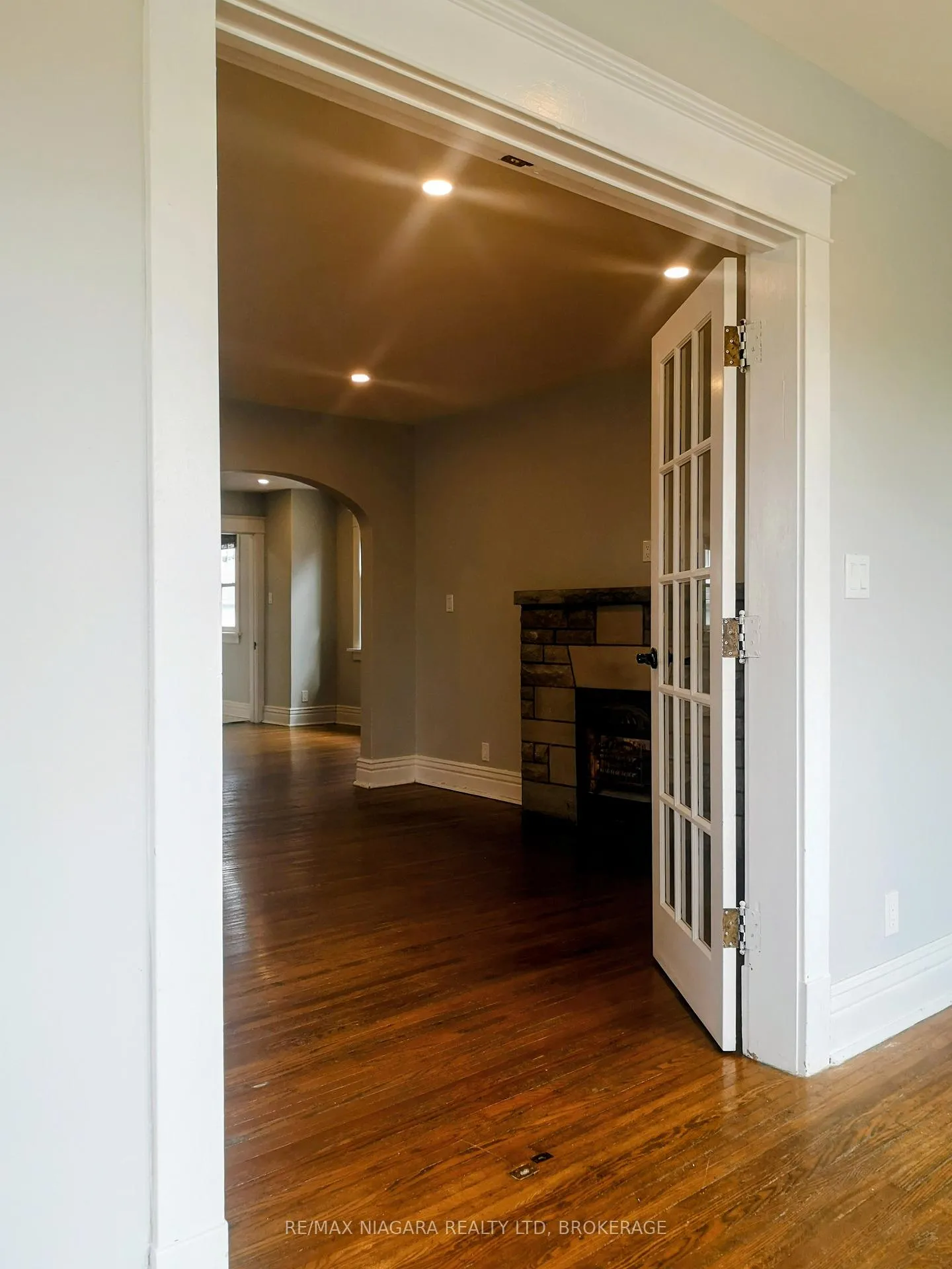 Photo 6 of 5163 River Road, Niagara Falls, Downtown — HOMEH