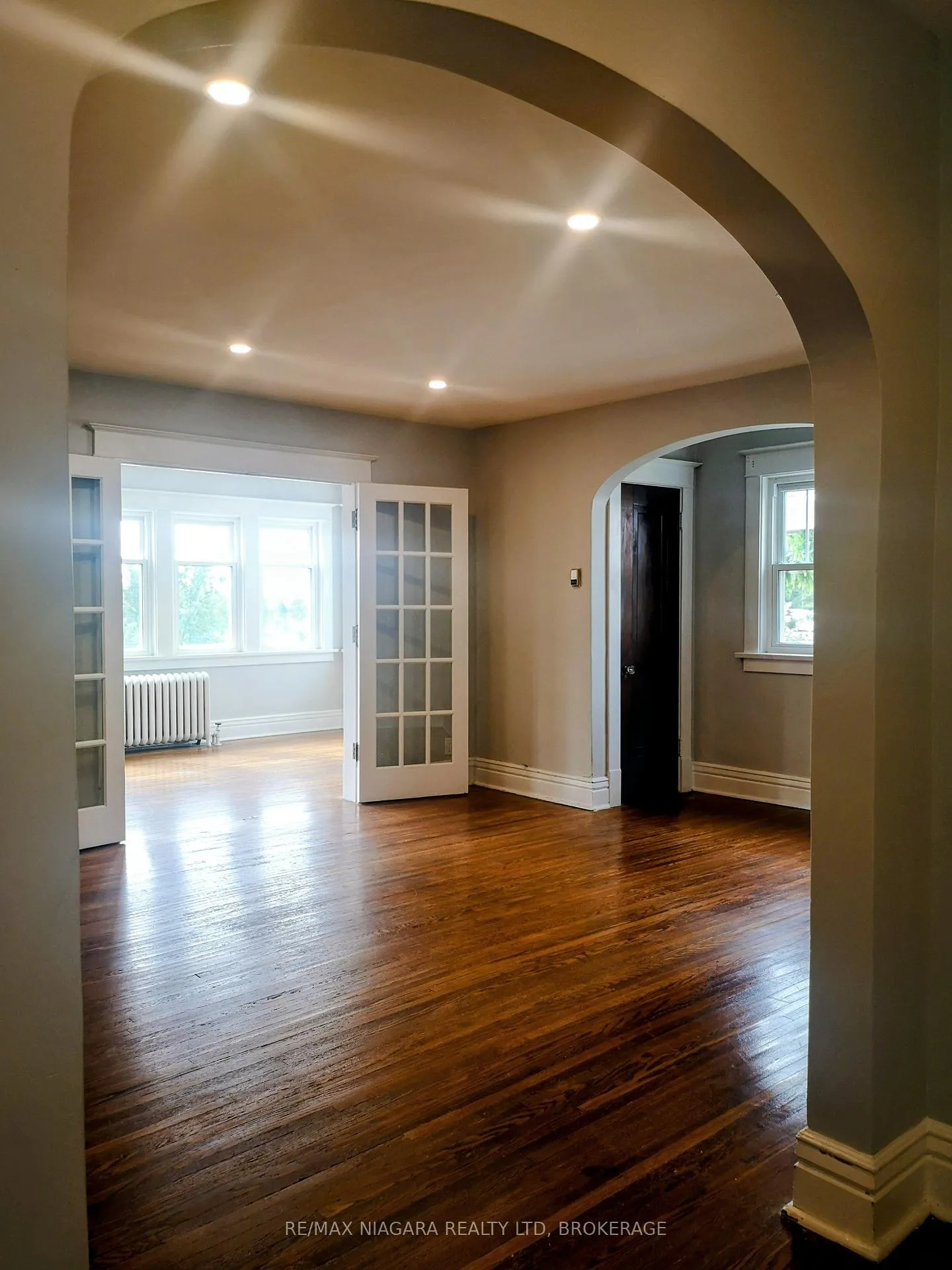 Photo 8 of 5163 River Road, Niagara Falls, Downtown — HOMEH