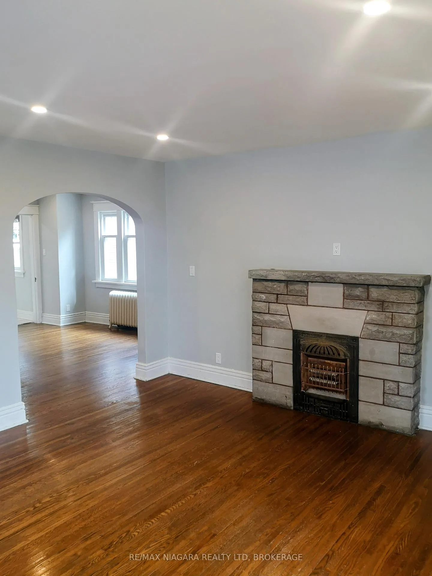 Photo 10 of 5163 River Road, Niagara Falls, Downtown — HOMEH