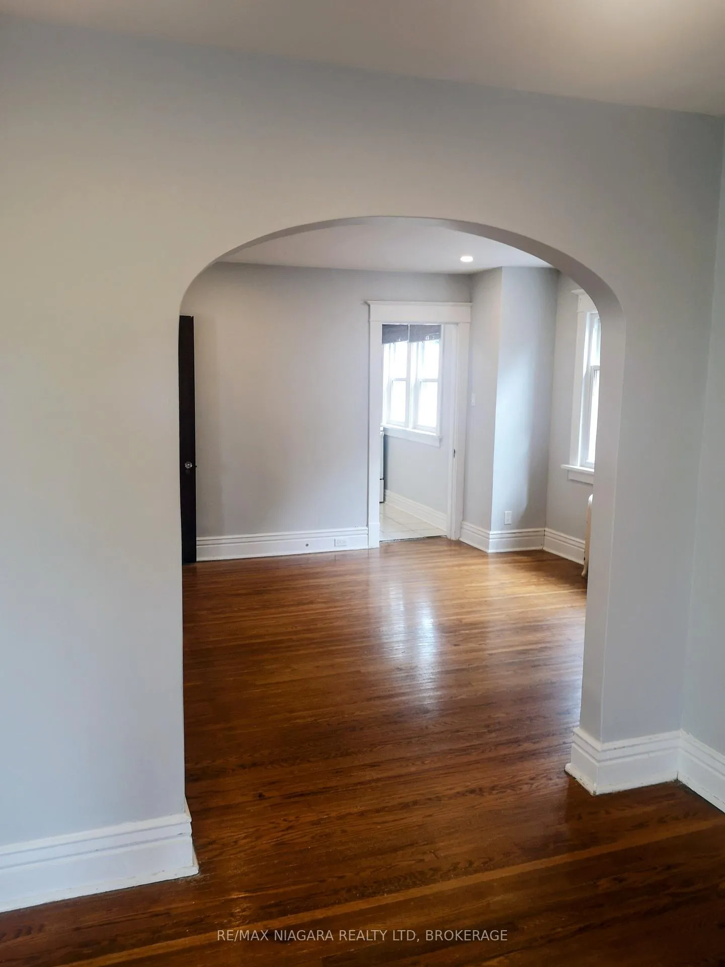 Photo 11 of 5163 River Road, Niagara Falls, Downtown — HOMEH
