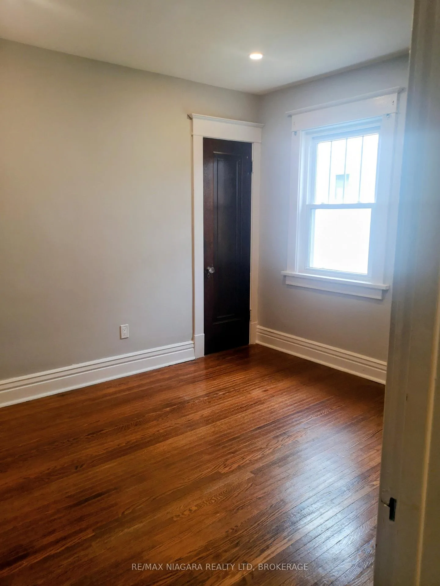 Photo 15 of 5163 River Road, Niagara Falls, Downtown — HOMEH