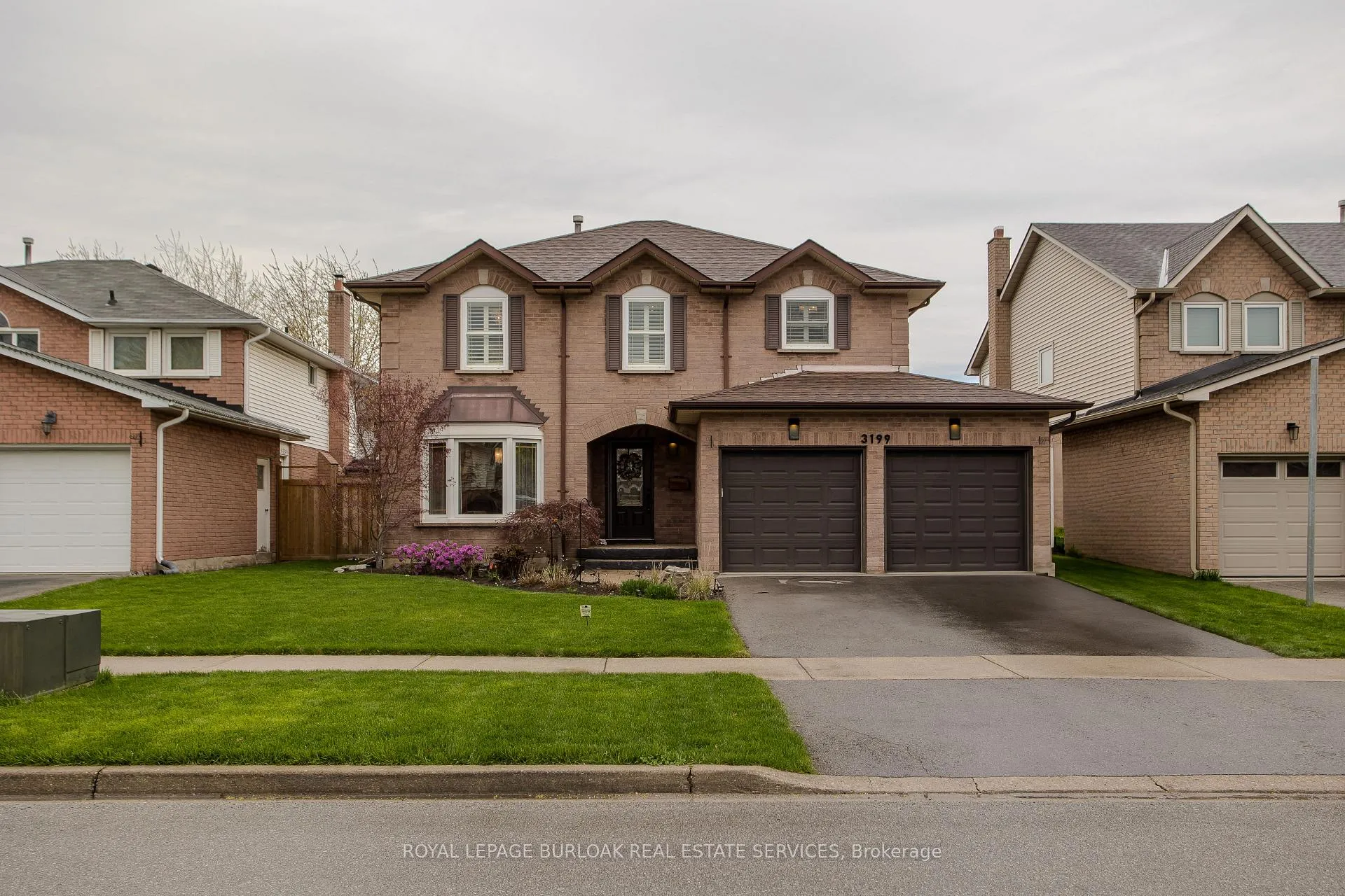 Photo 3 of 3199 Desmond Drive, Burlington, Headon — HOMEH