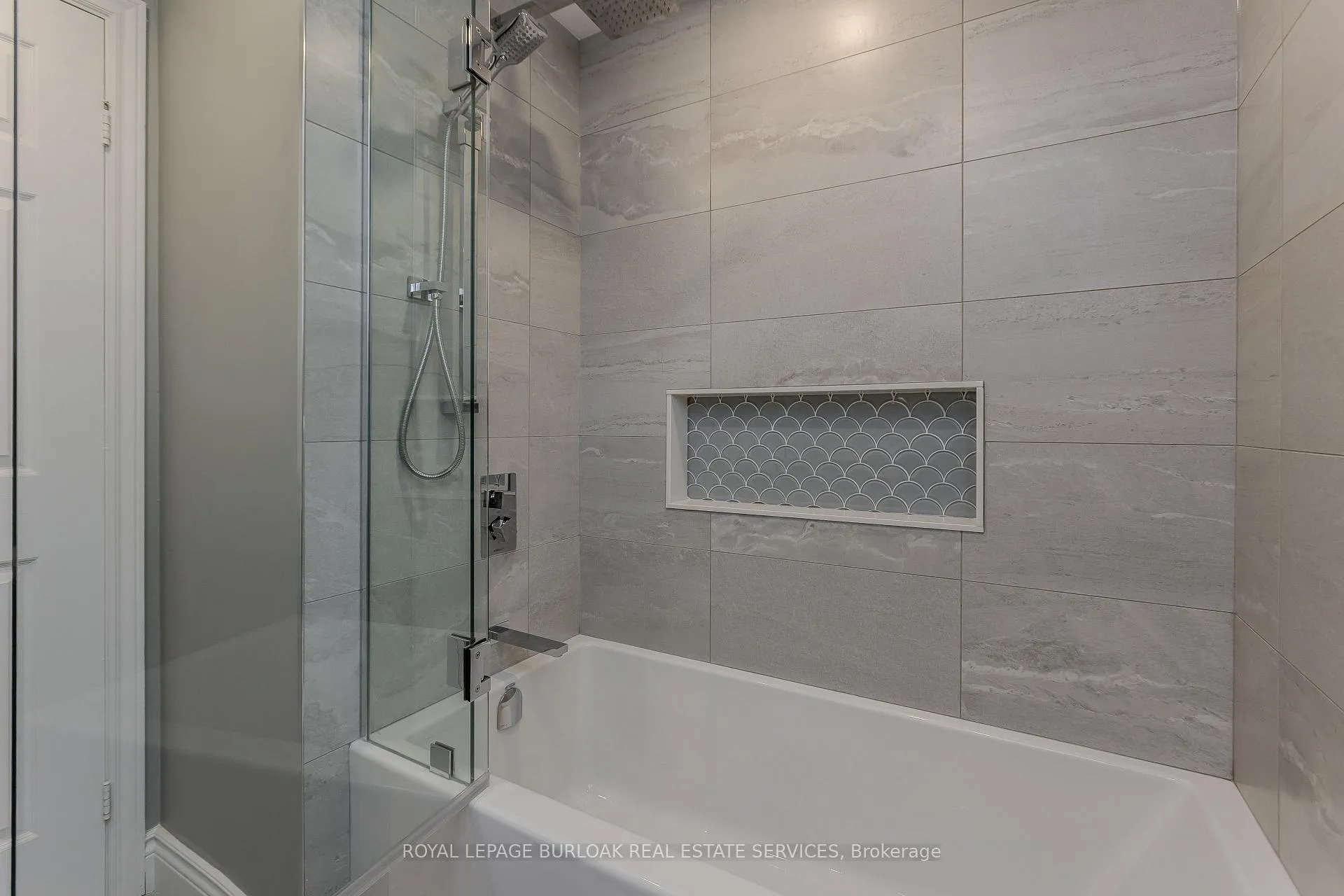 Photo 23 of 3199 Desmond Drive, Burlington, Headon — HOMEH
