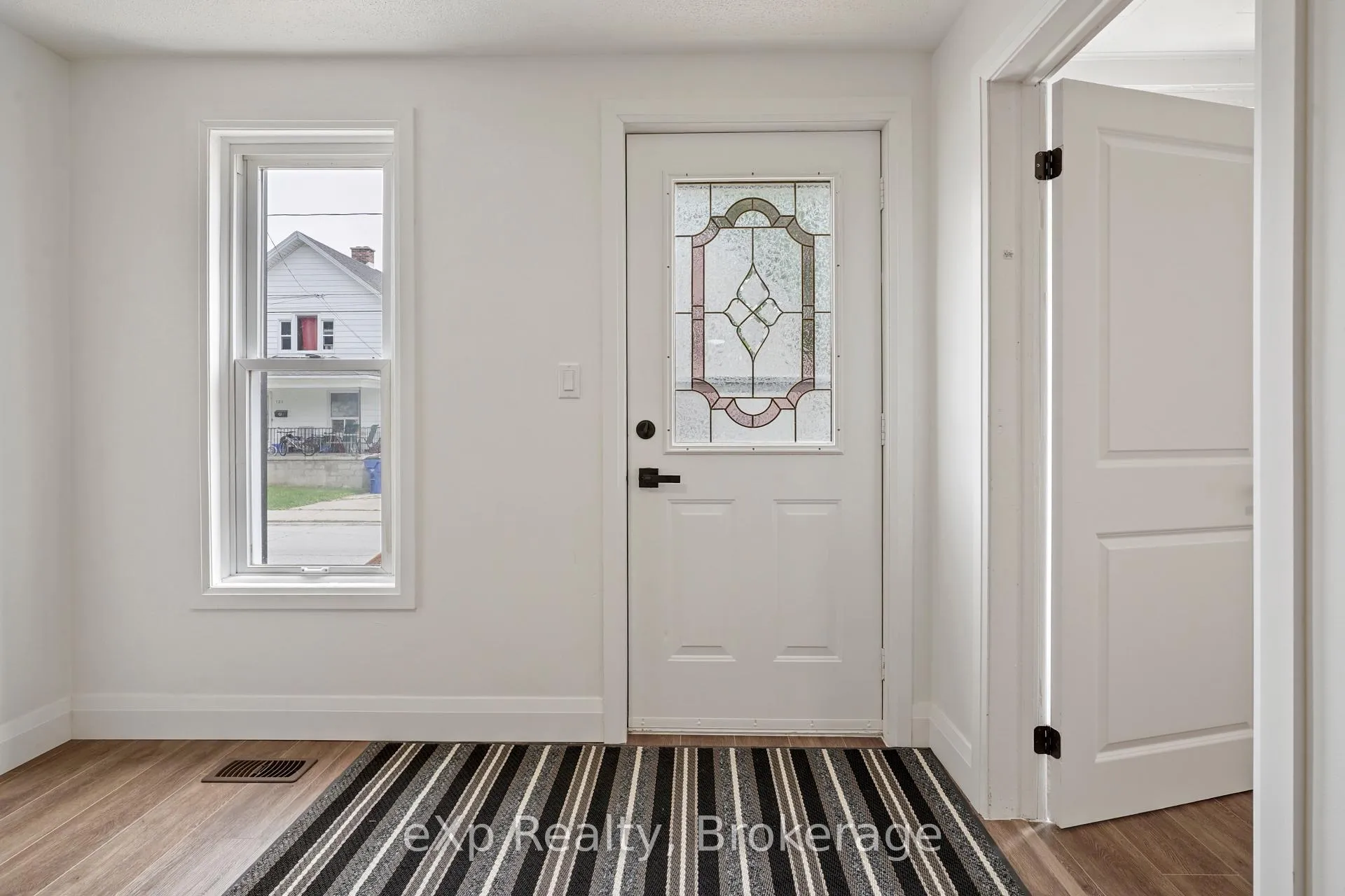 Photo 6 of 136 Adelaide Street S, Chatham-Kent, Chatham — HOMEH