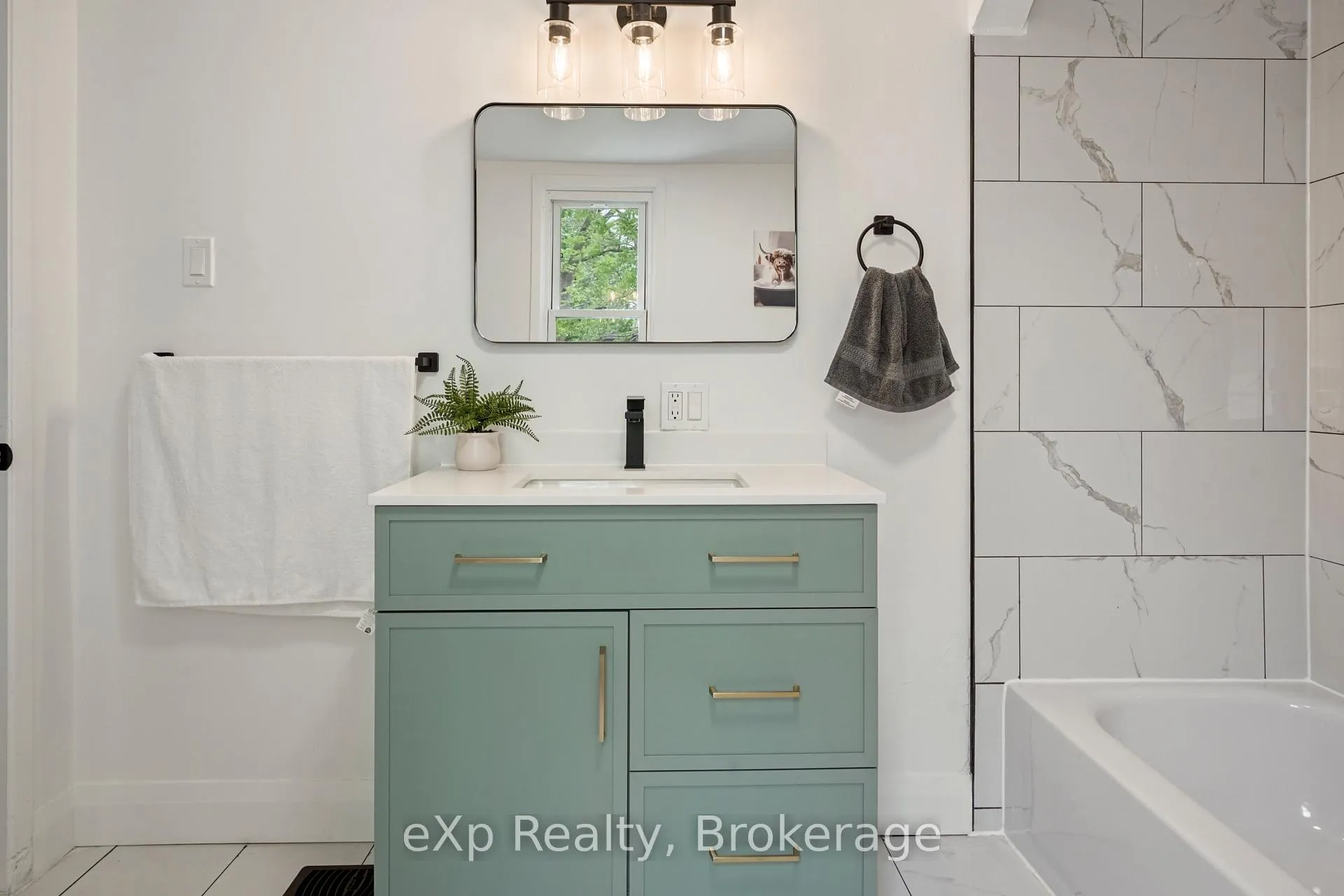 Photo 32 of 136 Adelaide Street S, Chatham-Kent, Chatham — HOMEH