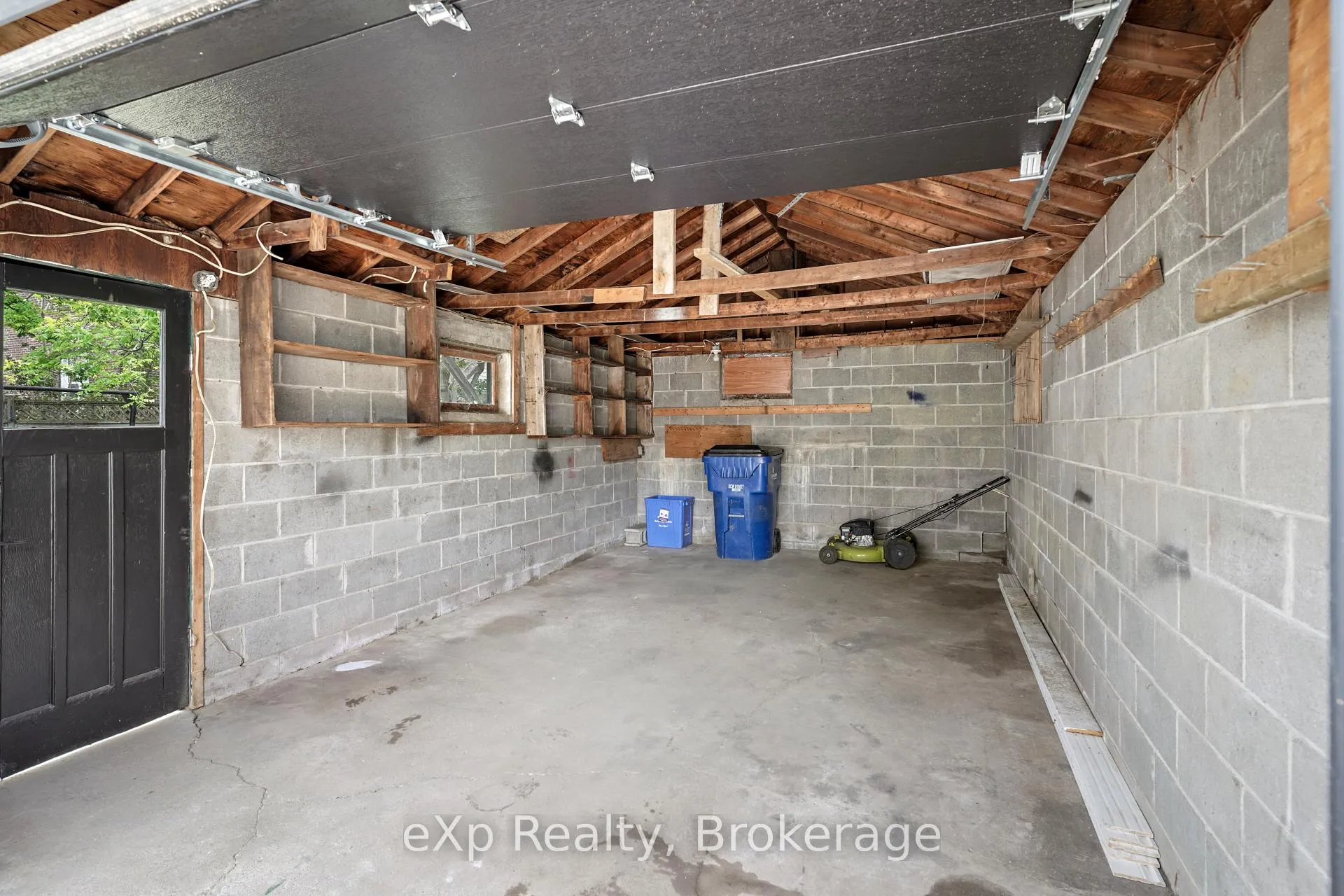 Photo 47 of 136 Adelaide Street S, Chatham-Kent, Chatham — HOMEH