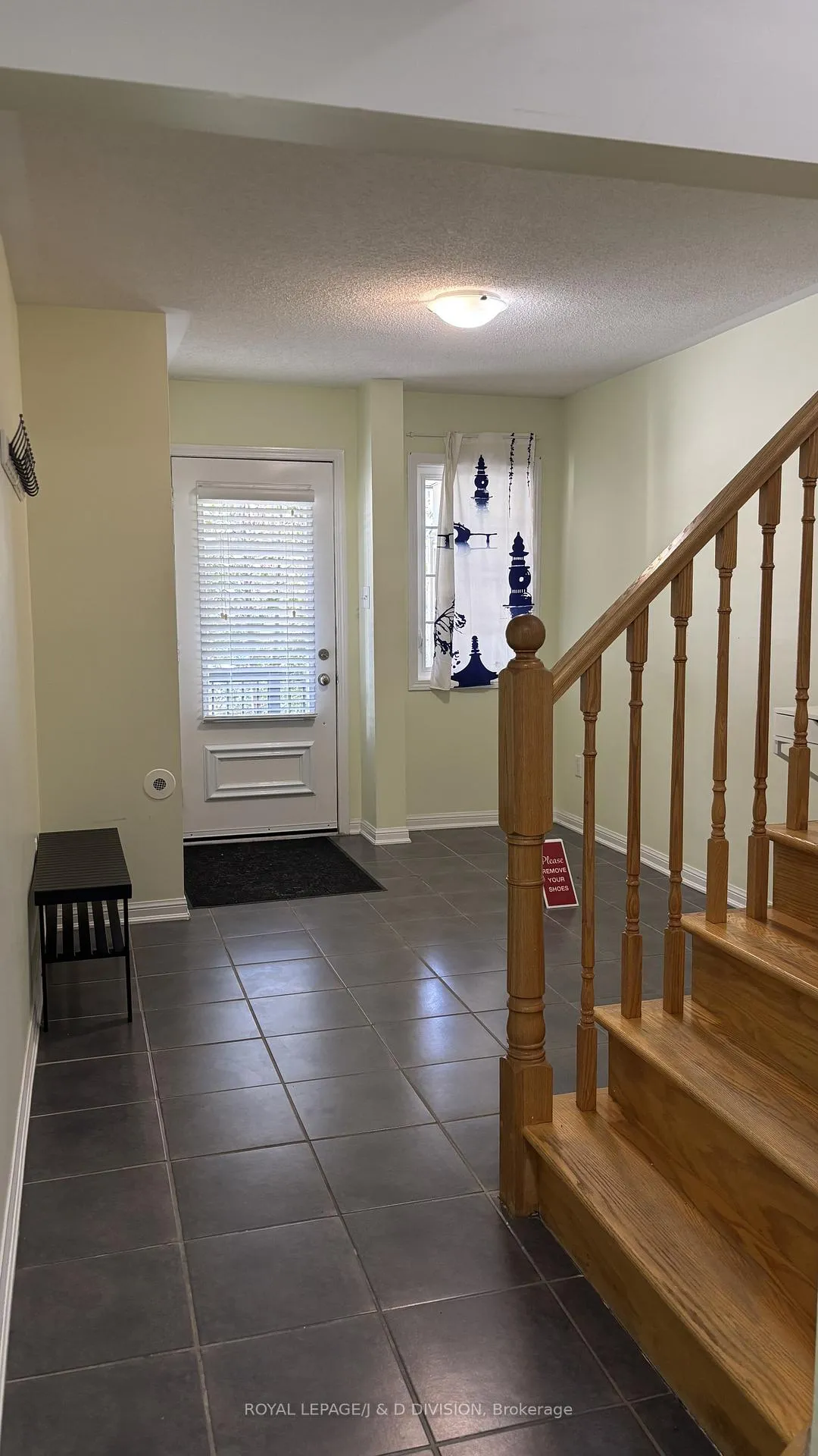 Photo 3 of 52 Ayers Crescent, Scarborough, Clairlea-Birchmount — HOMEH