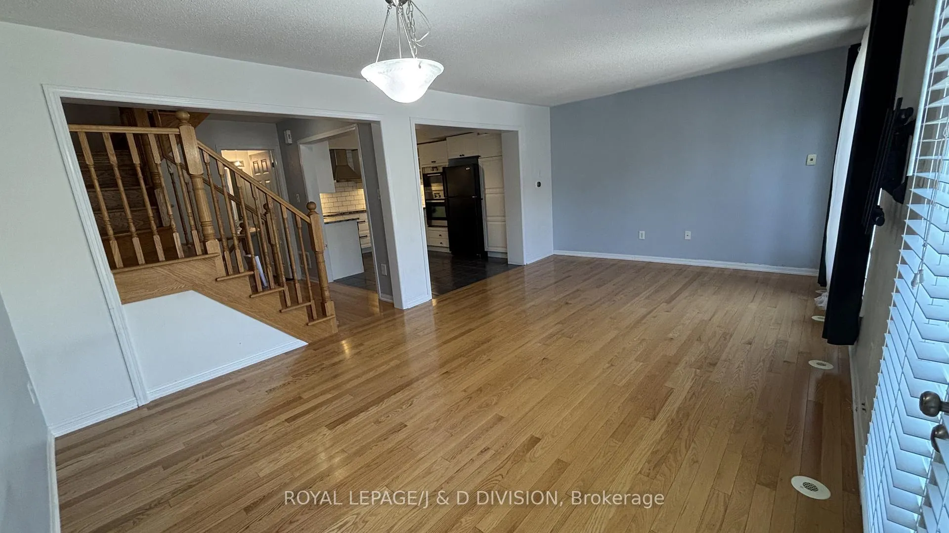 Photo 9 of 52 Ayers Crescent, Scarborough, Clairlea-Birchmount — HOMEH