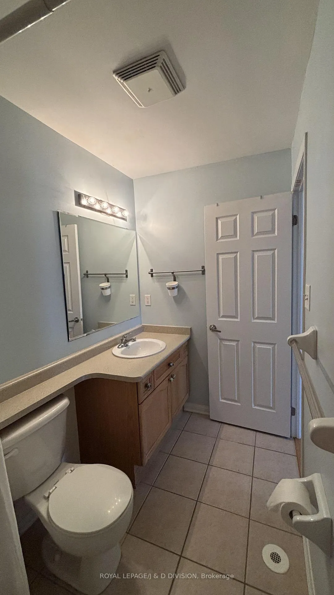 Photo 18 of 52 Ayers Crescent, Scarborough, Clairlea-Birchmount — HOMEH