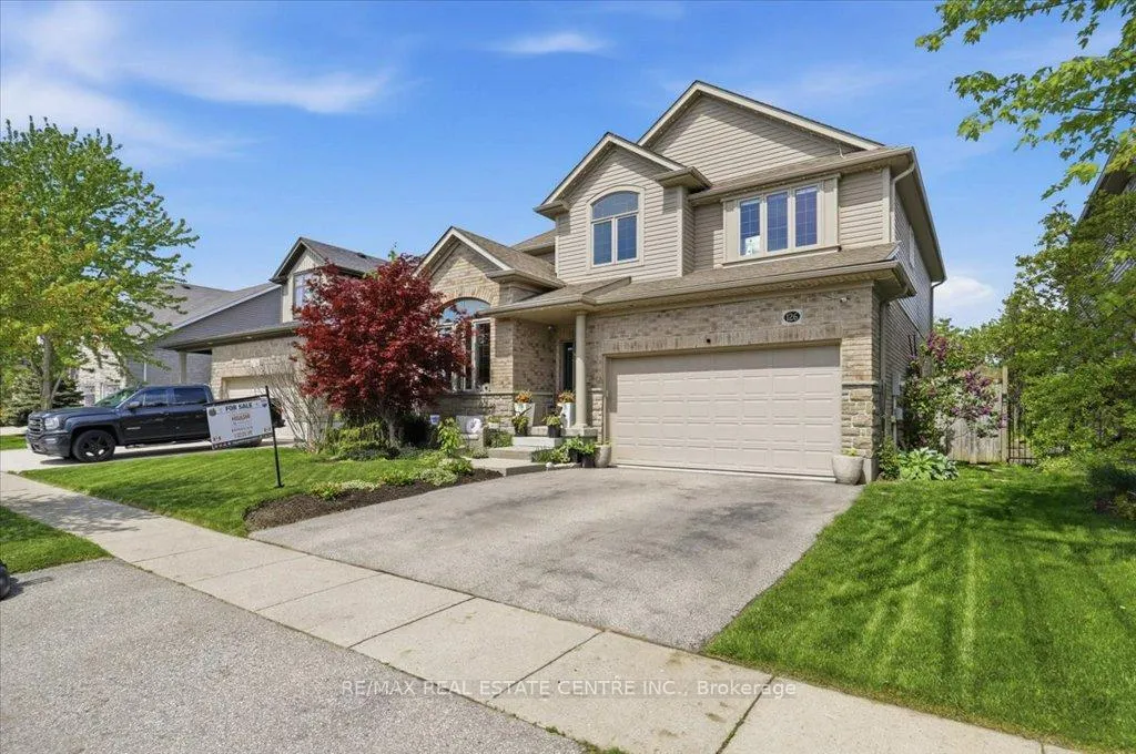 Photo 3 of 126 Goldschmidt Crescent, Wilmot — HOMEH