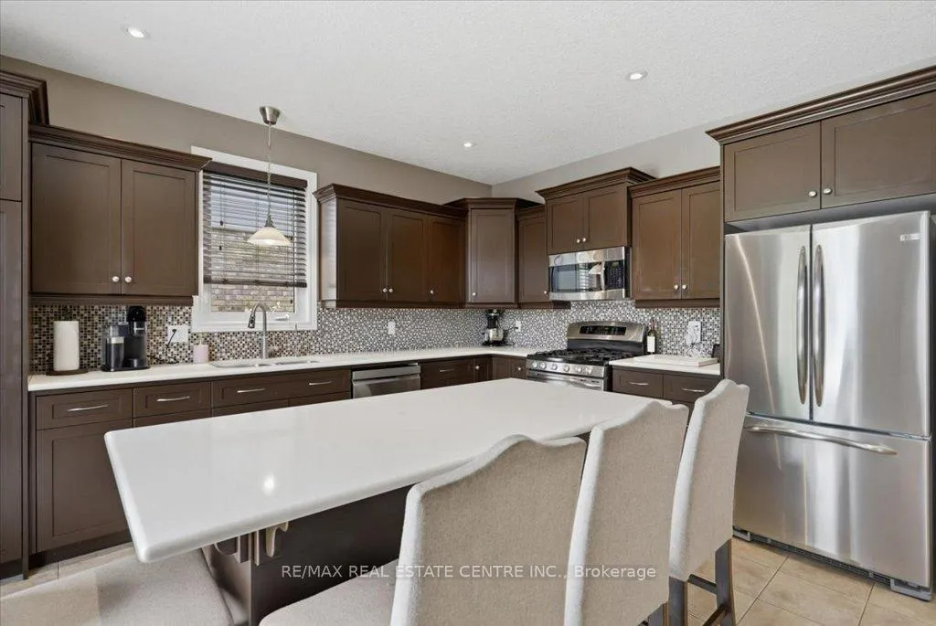 Photo 14 of 126 Goldschmidt Crescent, Wilmot — HOMEH