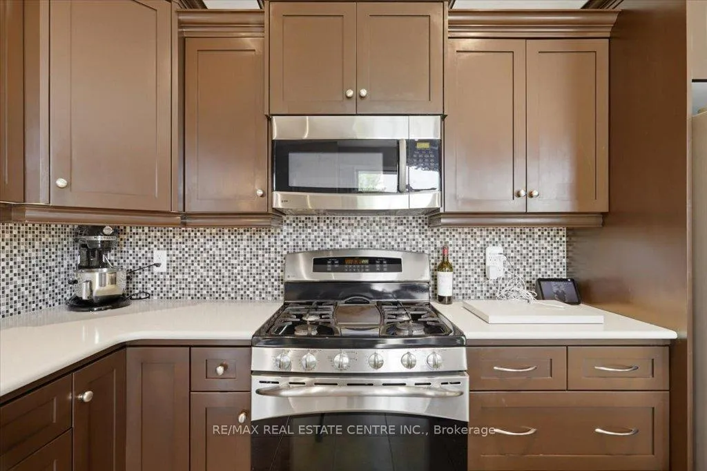 Photo 16 of 126 Goldschmidt Crescent, Wilmot — HOMEH