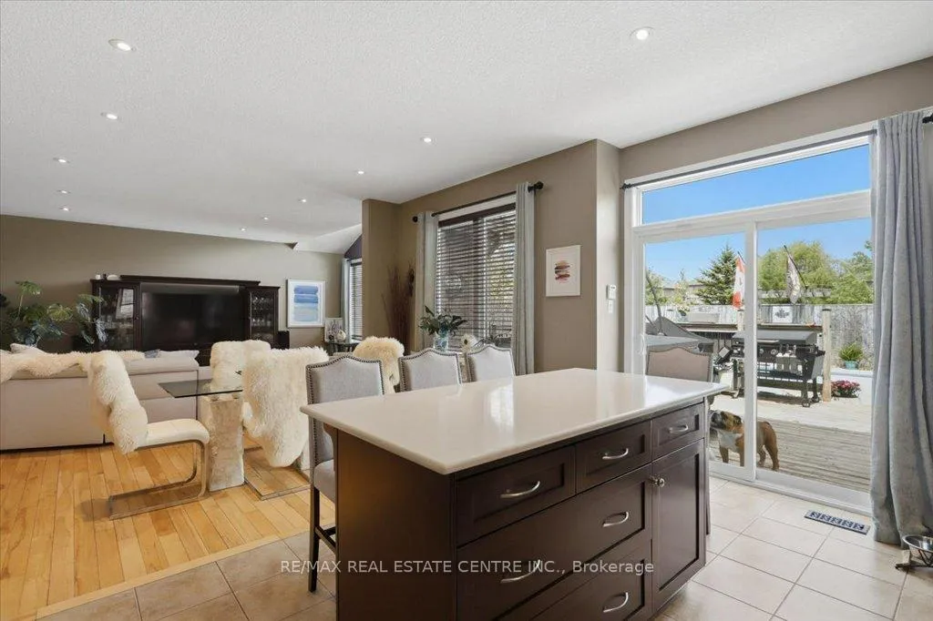 Photo 18 of 126 Goldschmidt Crescent, Wilmot — HOMEH