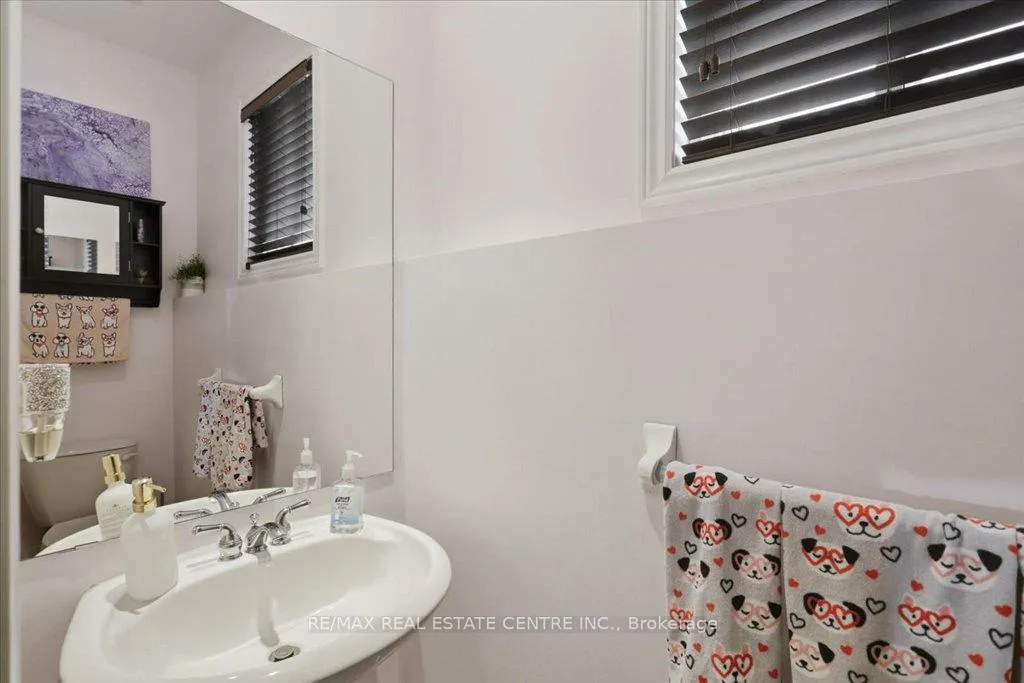 Photo 21 of 126 Goldschmidt Crescent, Wilmot — HOMEH
