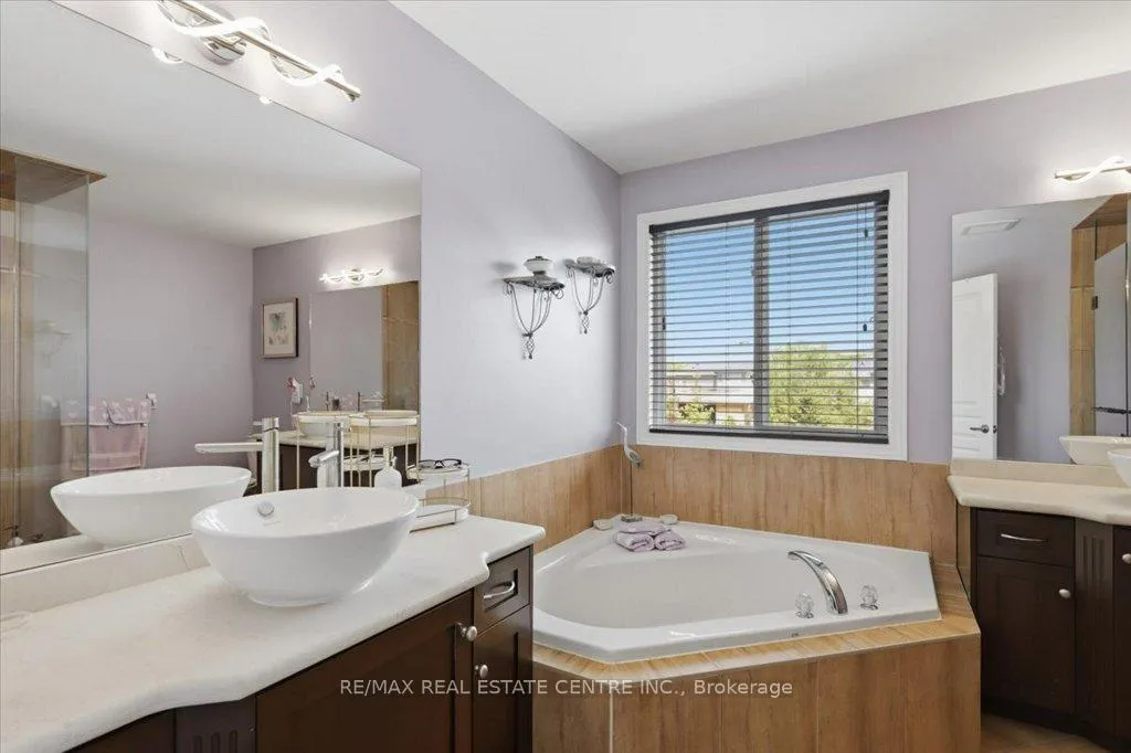 Photo 27 of 126 Goldschmidt Crescent, Wilmot — HOMEH