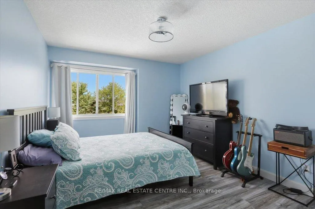 Photo 32 of 126 Goldschmidt Crescent, Wilmot — HOMEH