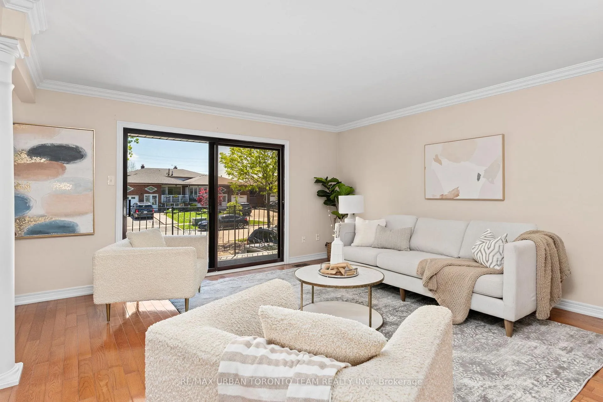Photo 4 of 82 Button Road, Vaughan, West Woodbridge — HOMEH