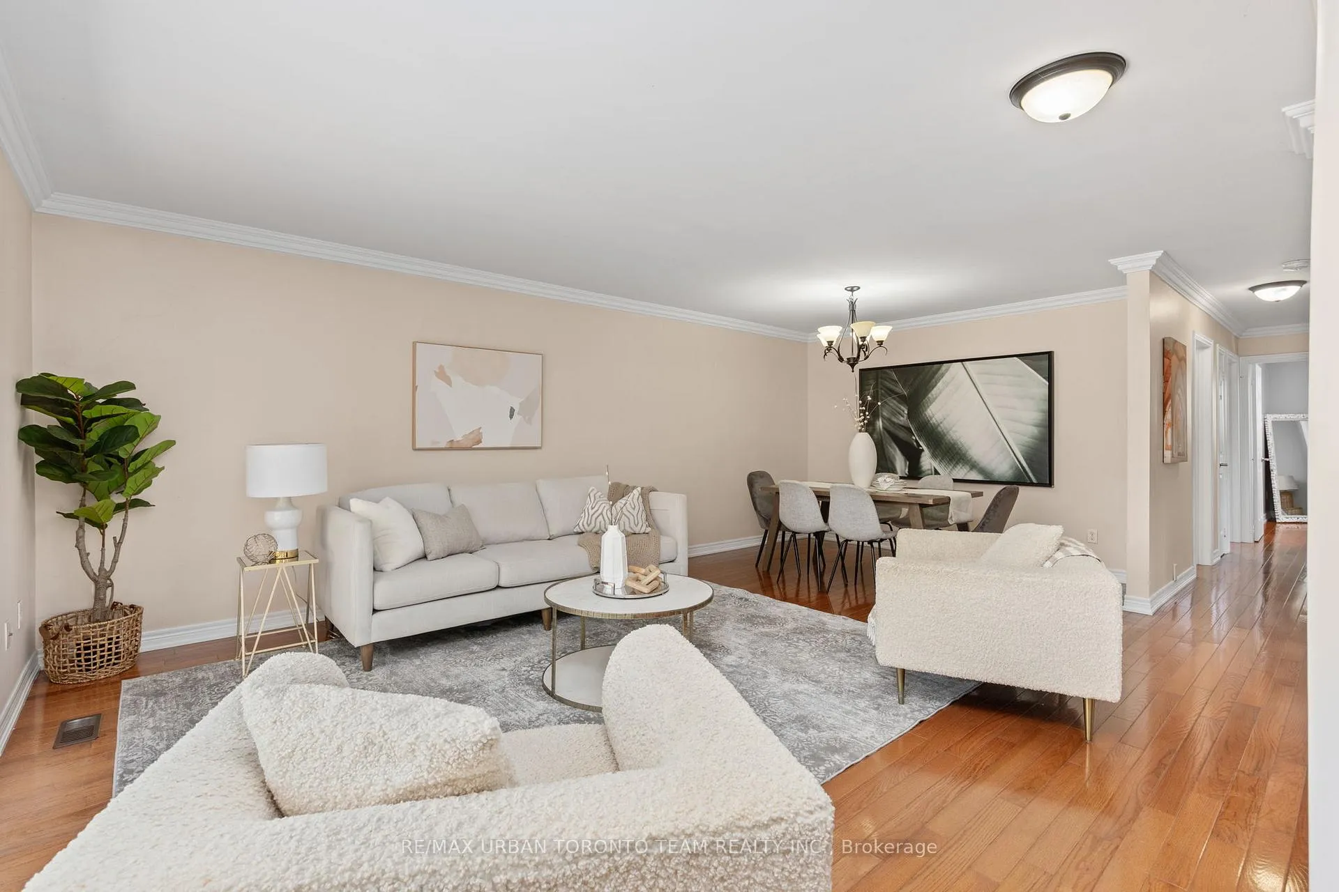 Photo 5 of 82 Button Road, Vaughan, West Woodbridge — HOMEH