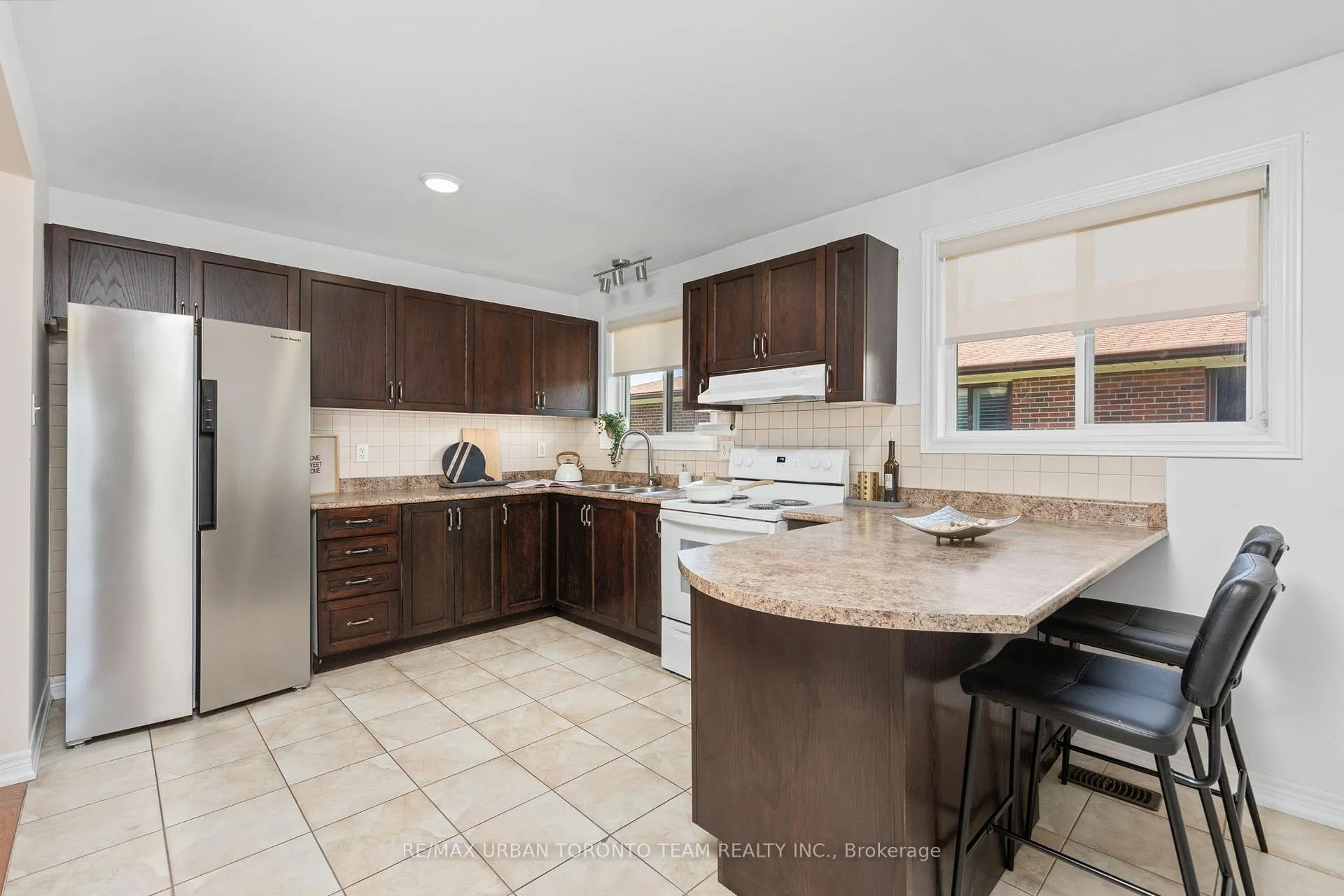 Photo 6 of 82 Button Road, Vaughan, West Woodbridge — HOMEH